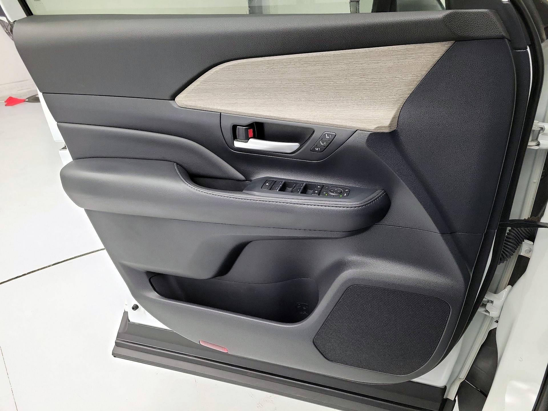 Thumbnail: 2024 Toyota Grand Highlander - 12