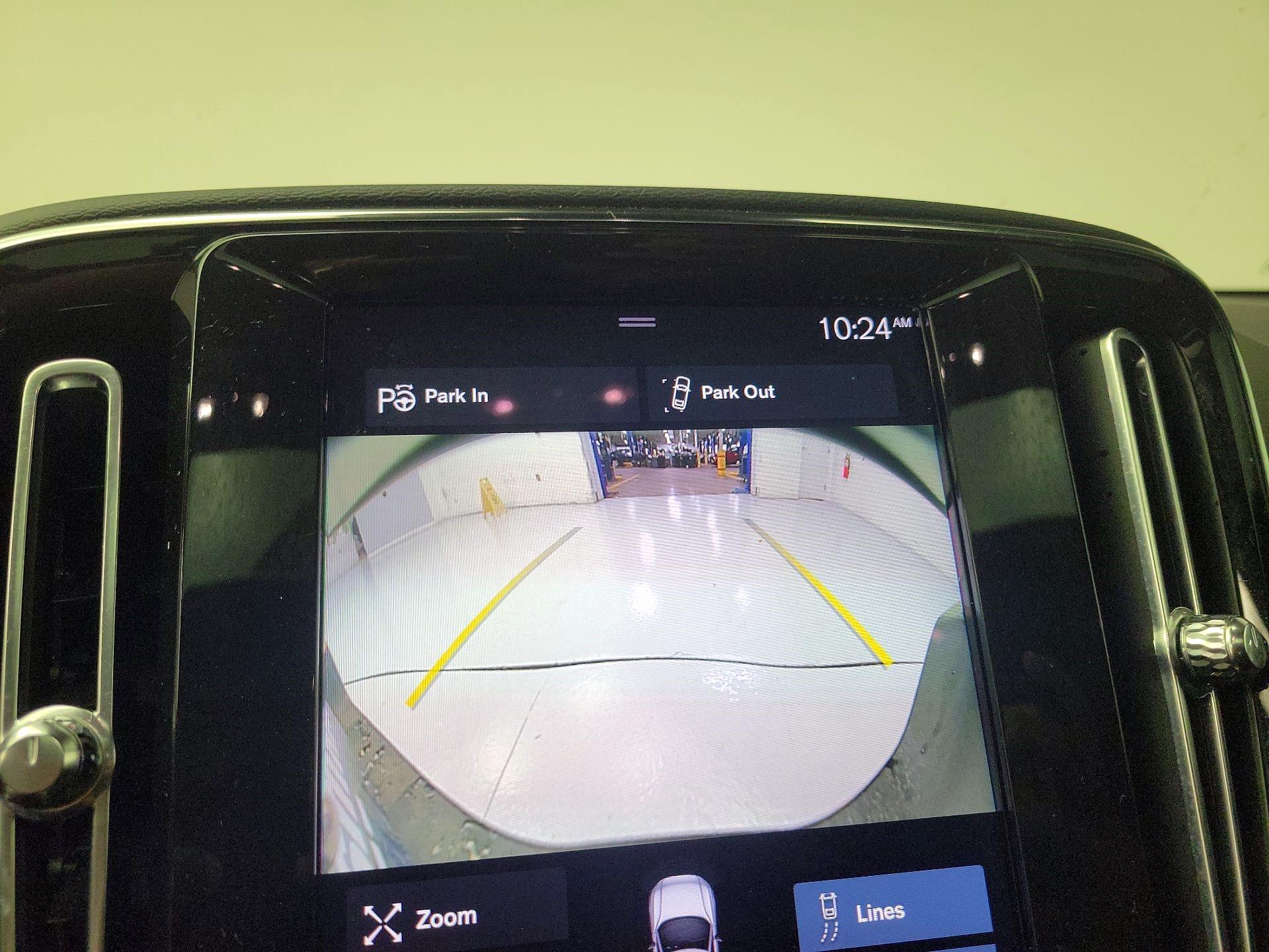 Thumbnail: 2022 Volvo XC40 - 11