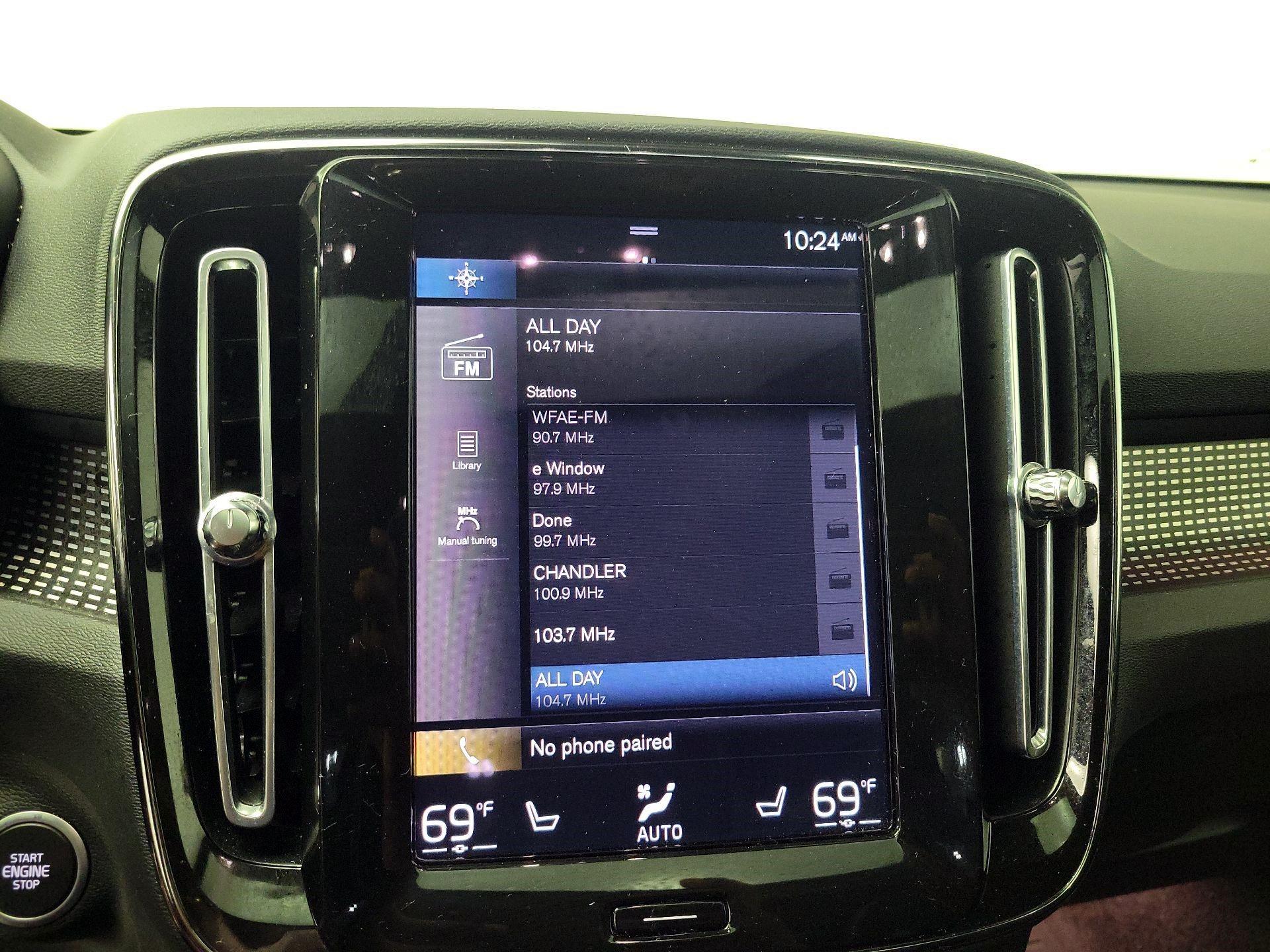 Thumbnail: 2022 Volvo XC40 - 12