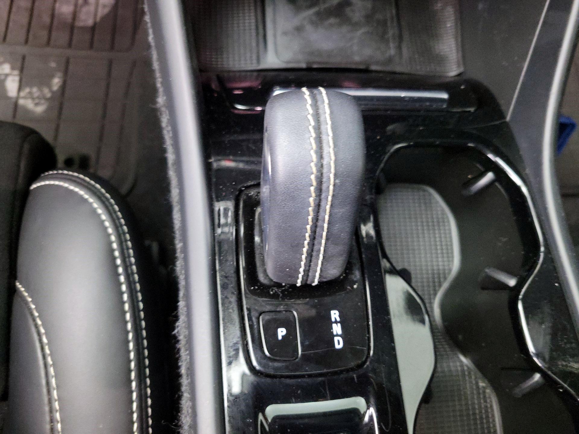 Thumbnail: 2022 Volvo XC40 - 14