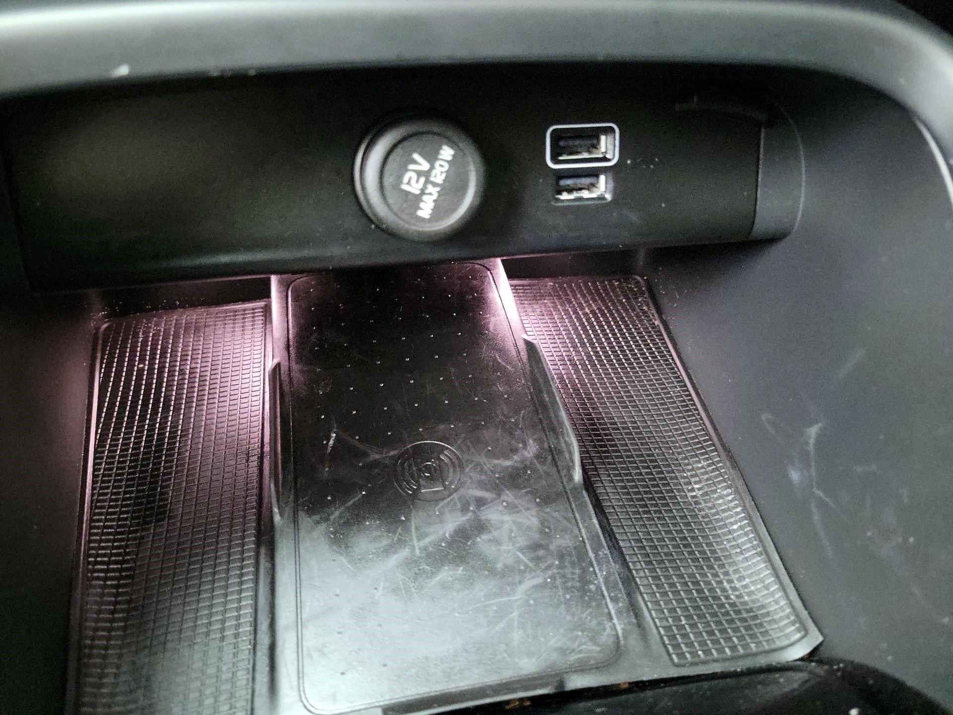 Thumbnail: 2022 Volvo XC40 - 15