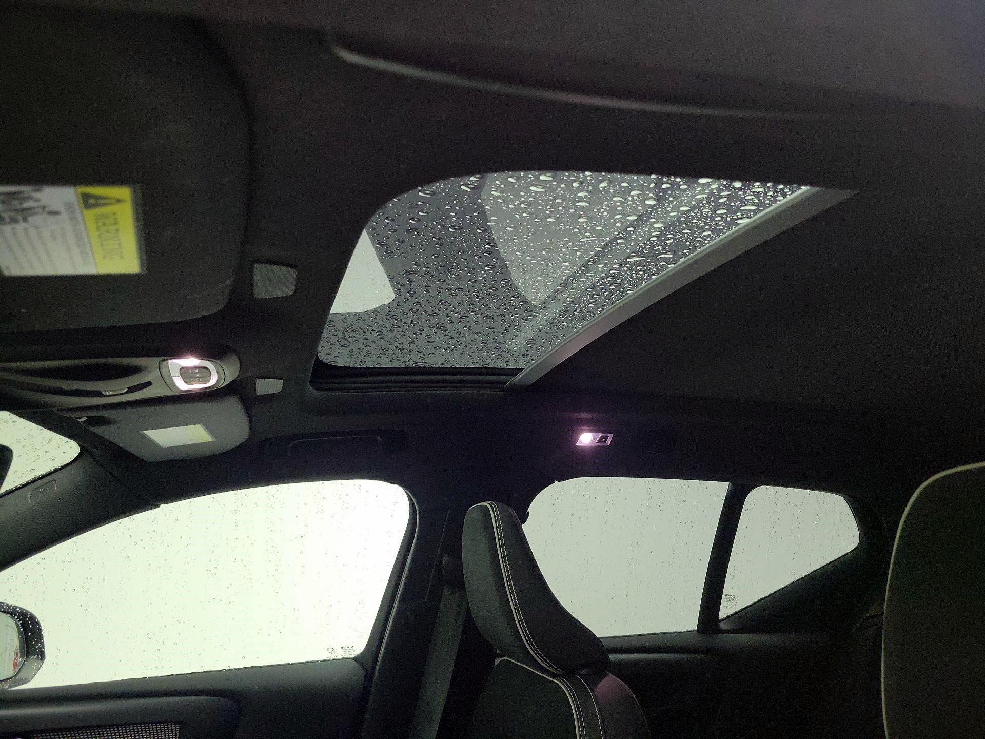 Thumbnail: 2022 Volvo XC40 - 16