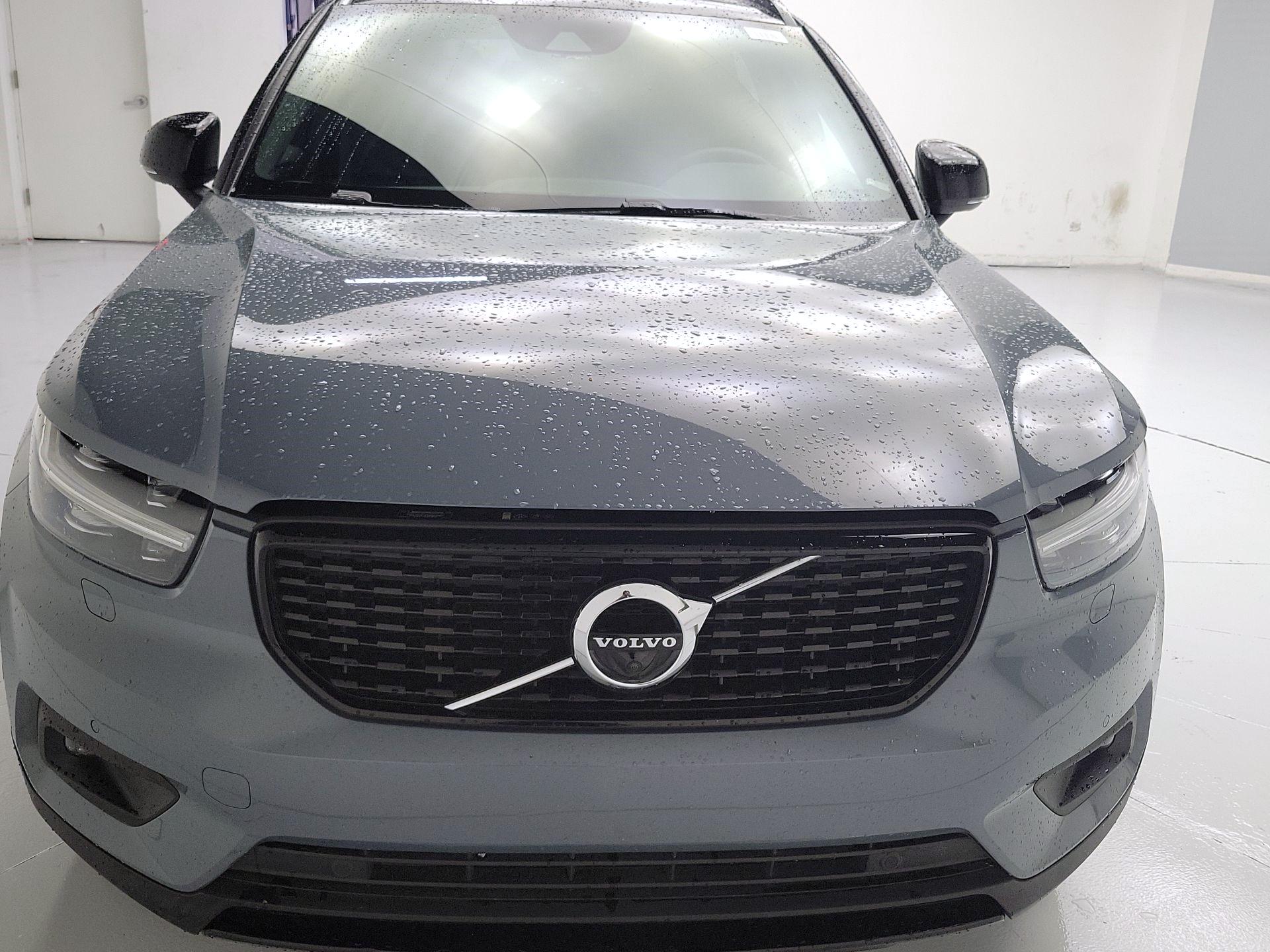 Thumbnail: 2022 Volvo XC40 - 2