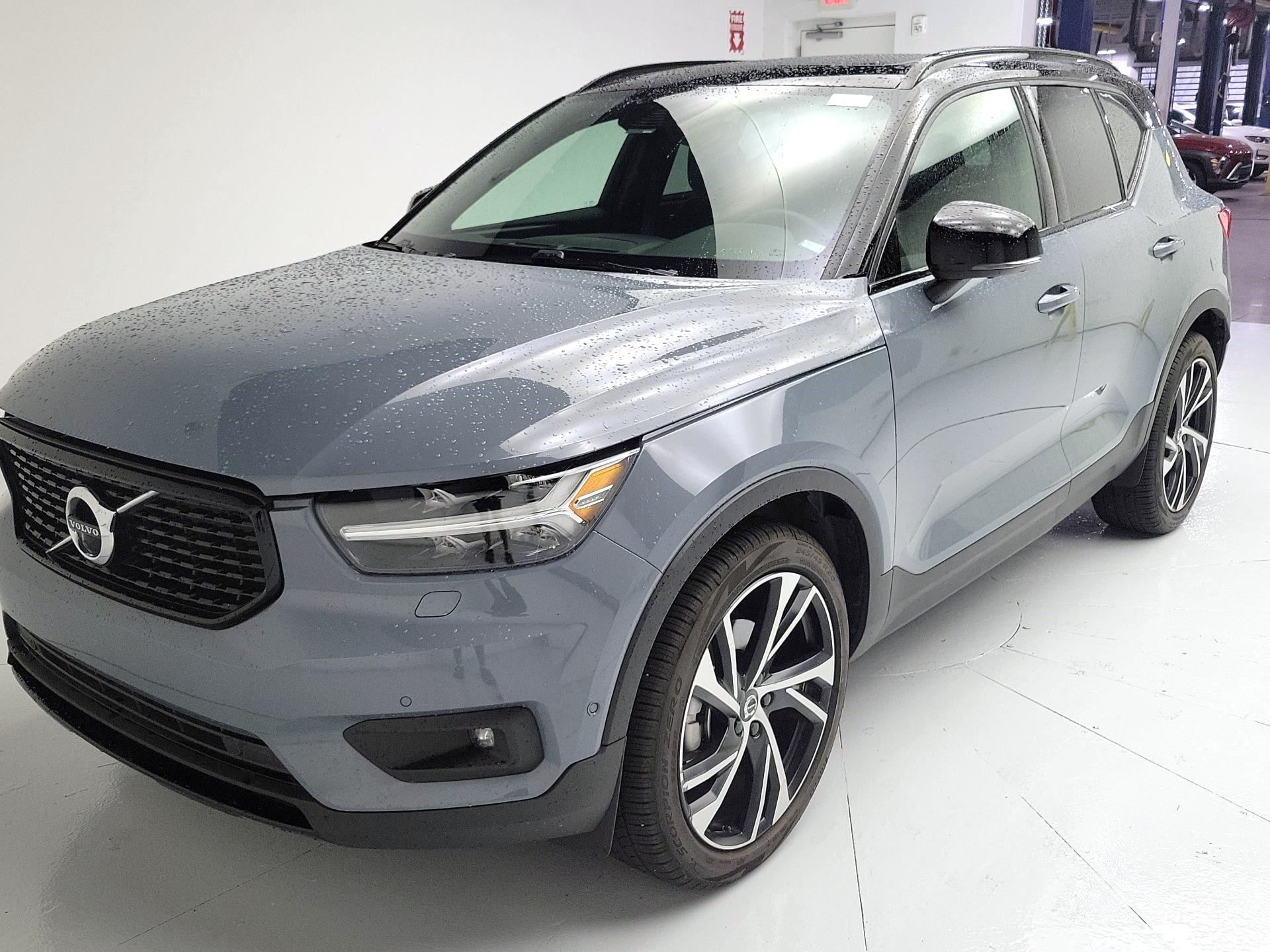 Thumbnail: 2022 Volvo XC40 - 3