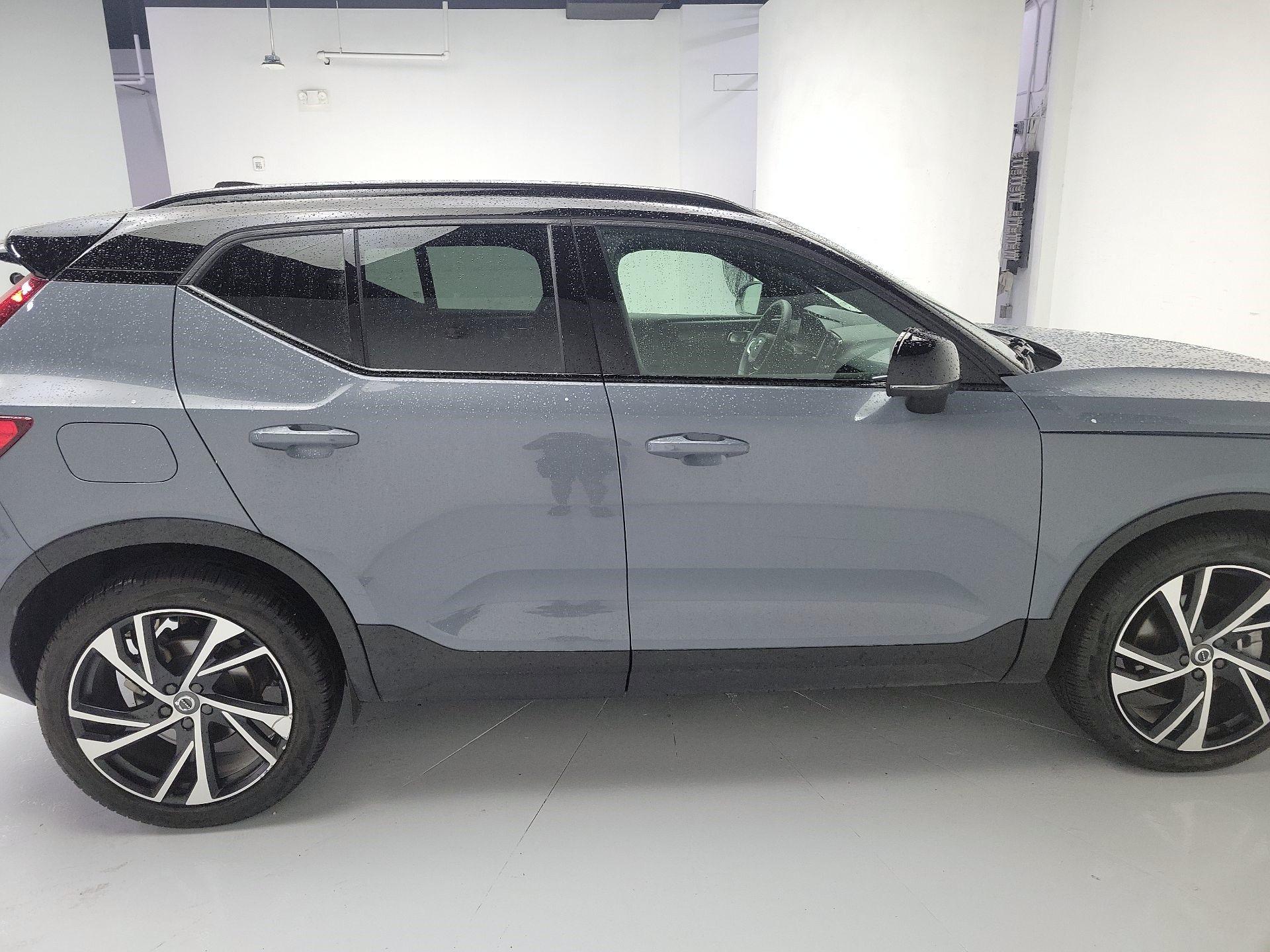 Thumbnail: 2022 Volvo XC40 - 4