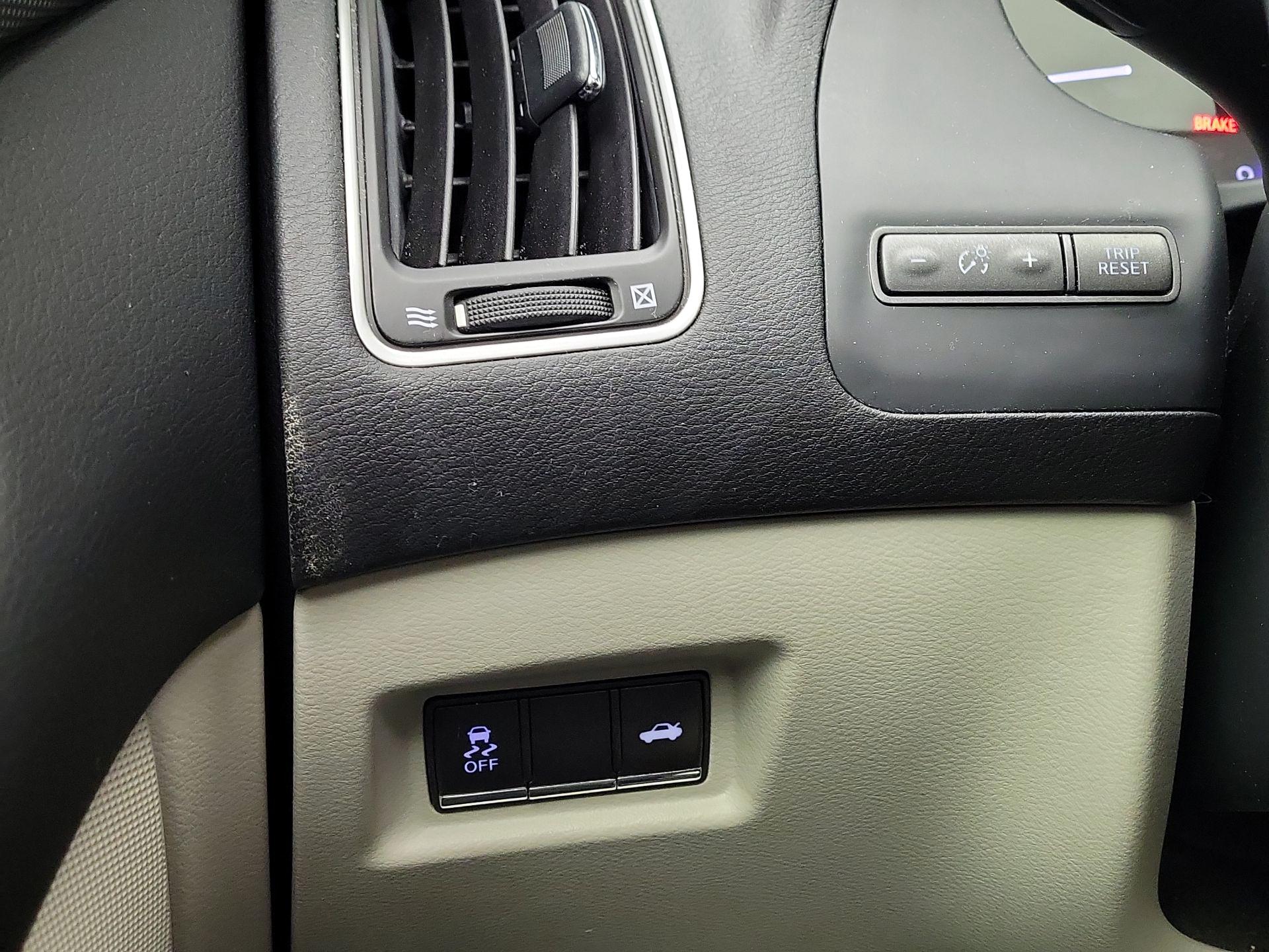 Thumbnail: 2015 INFINITI Q50 - 13