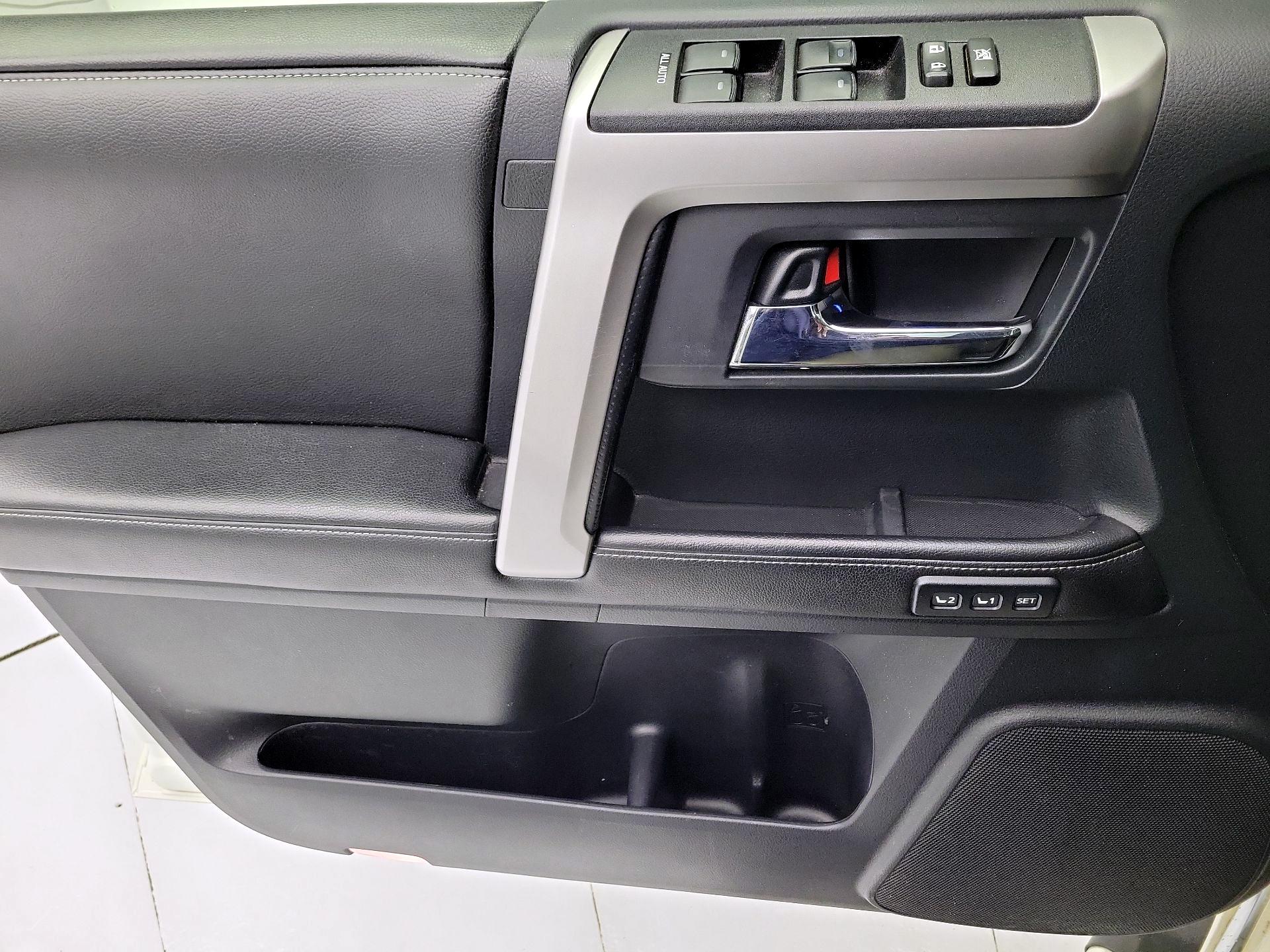 Thumbnail: 2015 Toyota 4Runner - 12