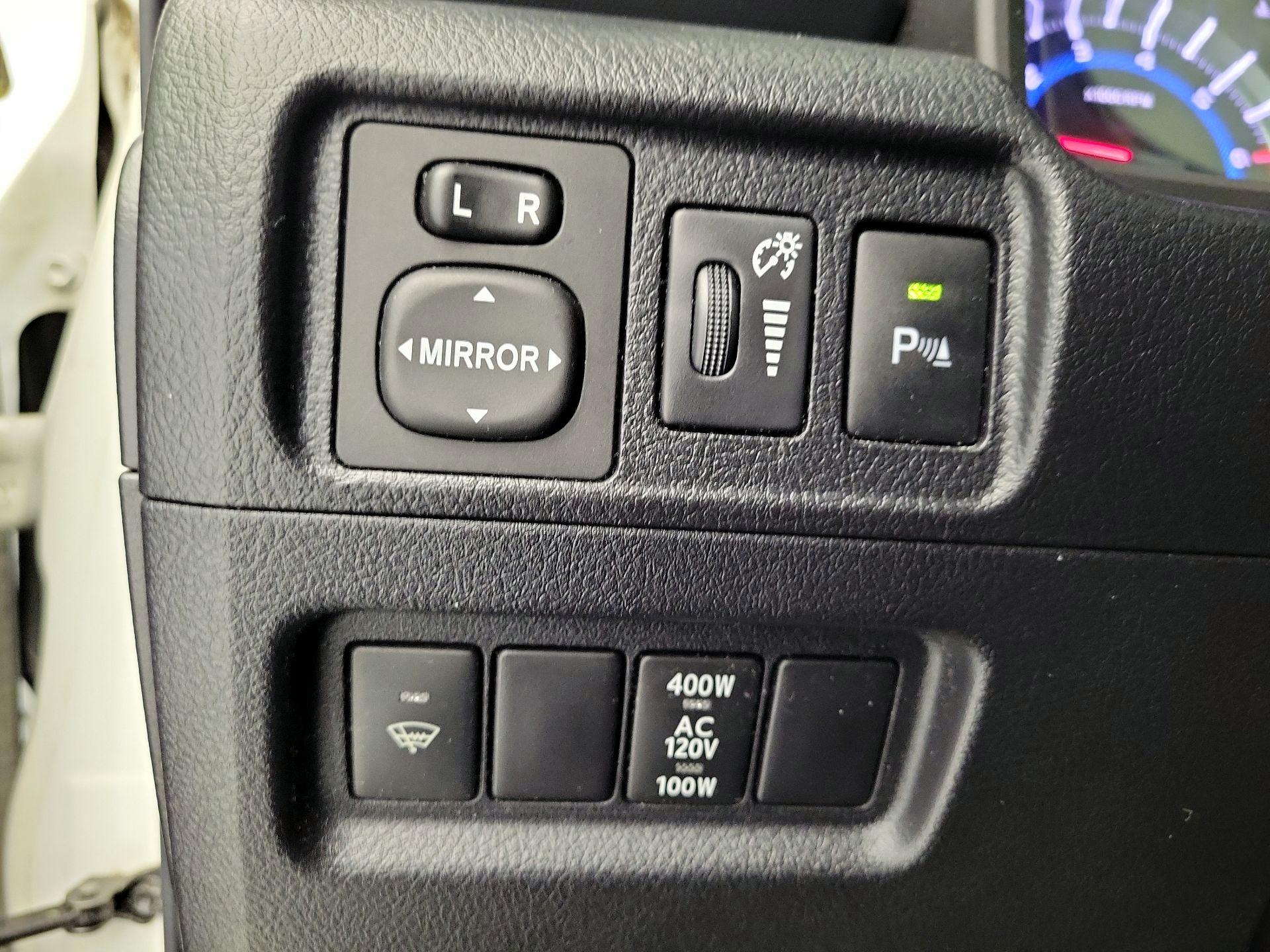 Thumbnail: 2015 Toyota 4Runner - 13