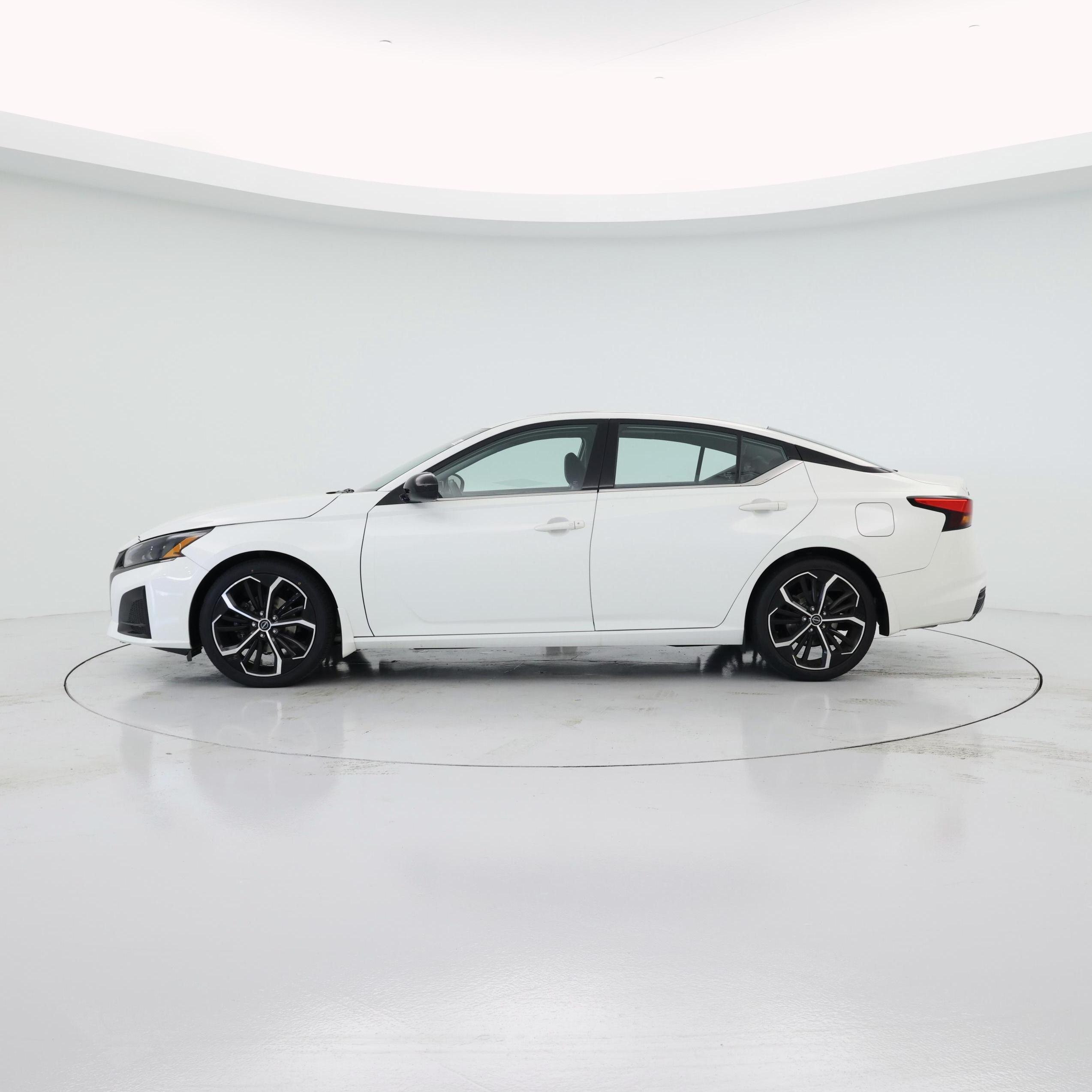 Thumbnail: 2023 Nissan Altima - 3