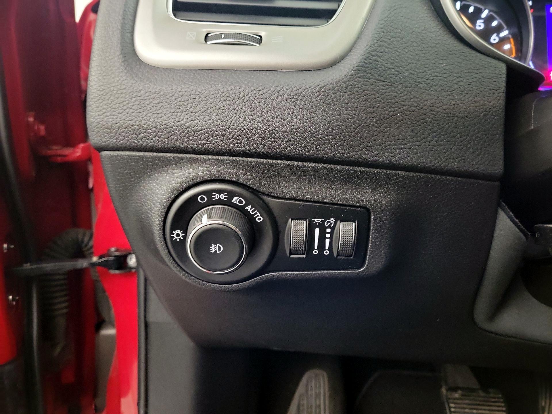 Thumbnail: 2020 Jeep Compass - 13