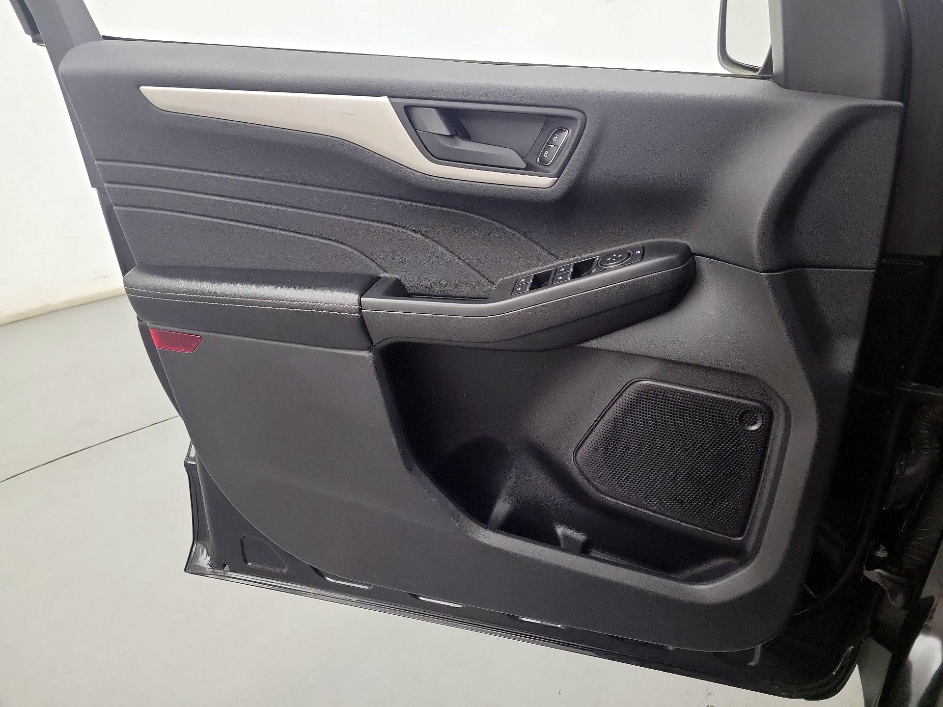 Thumbnail: 2022 Ford Escape - 12