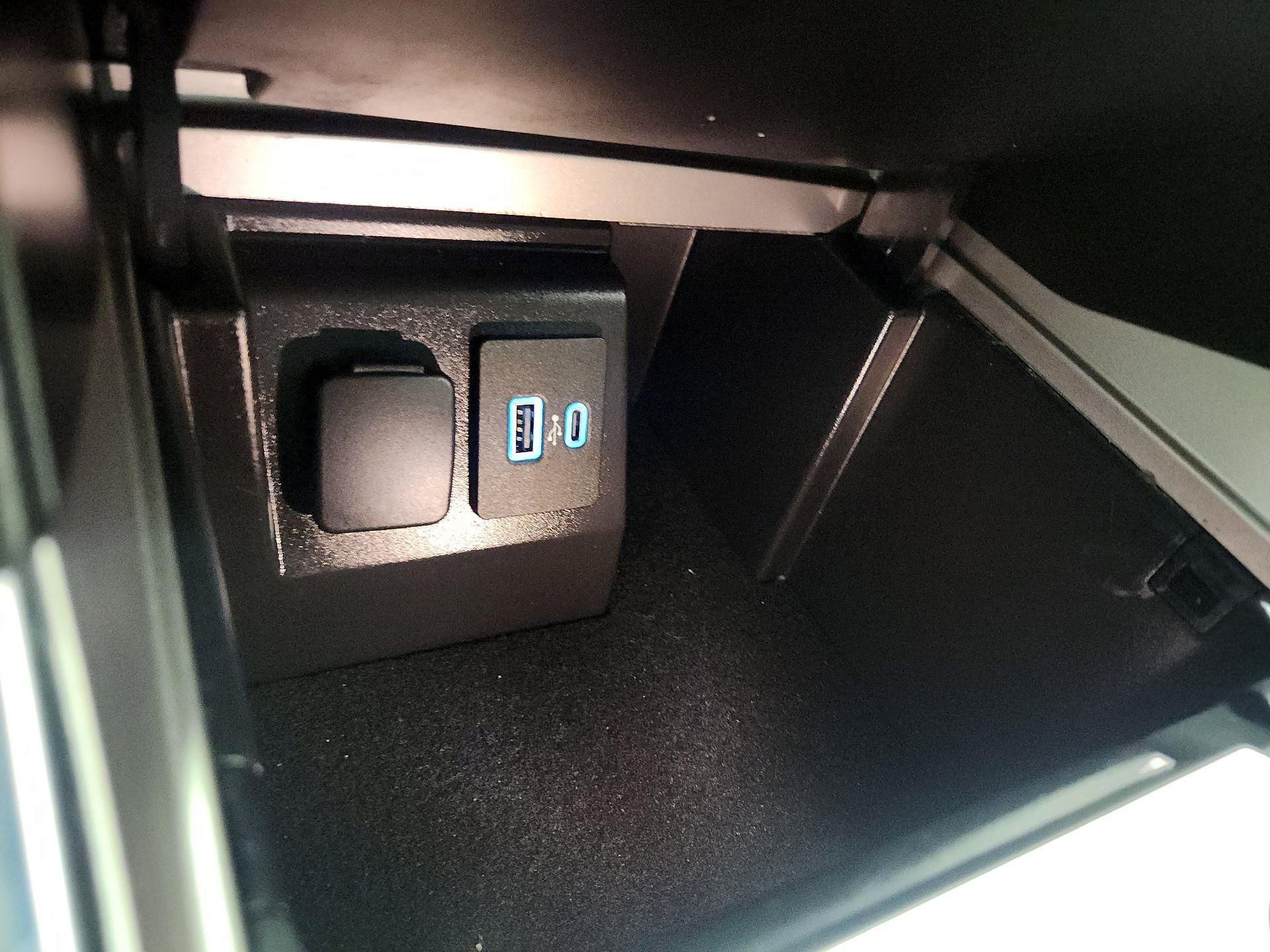 Thumbnail: 2021 Ford Explorer - 18