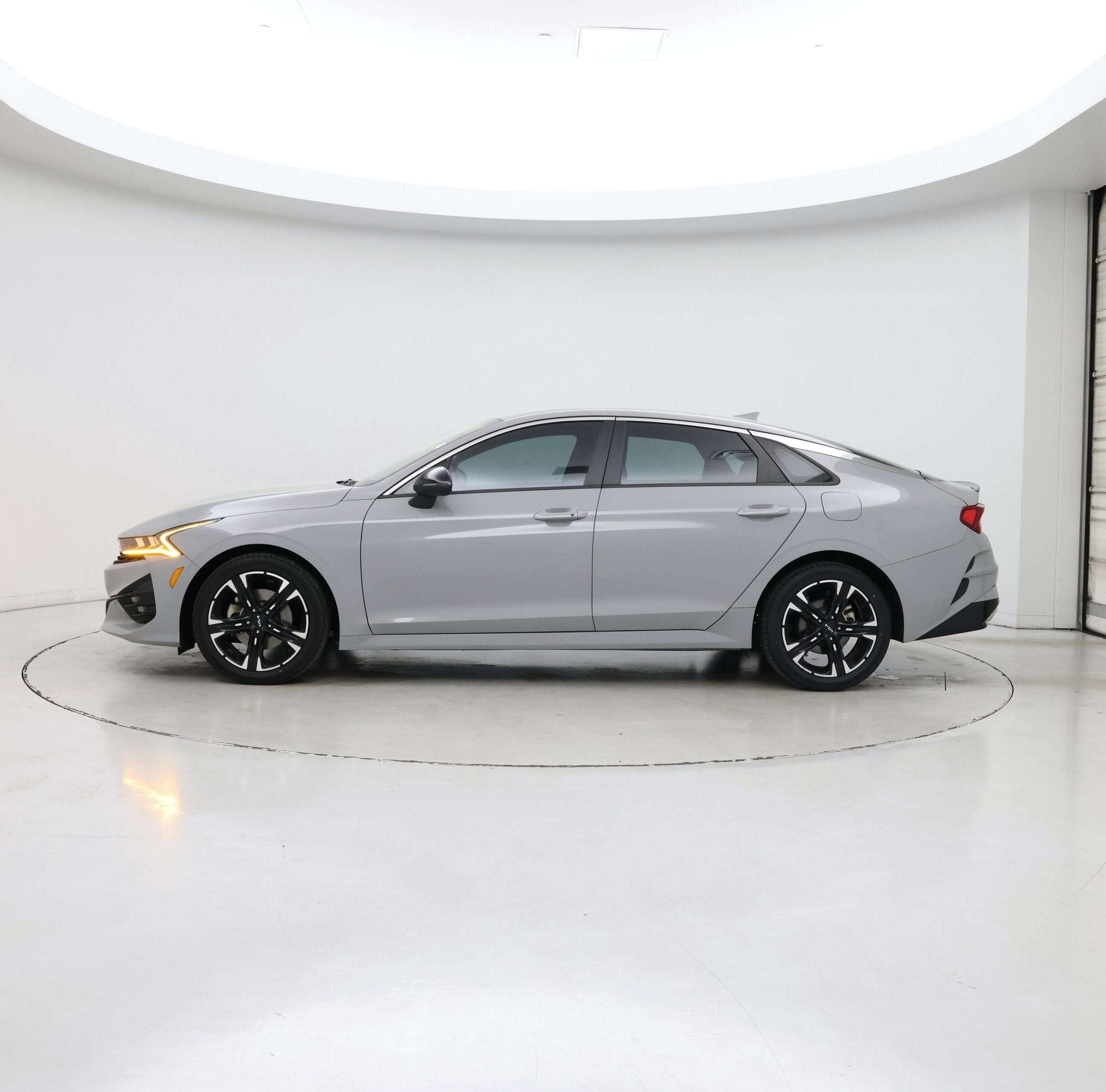 Thumbnail: 2023 Kia K5 - 3