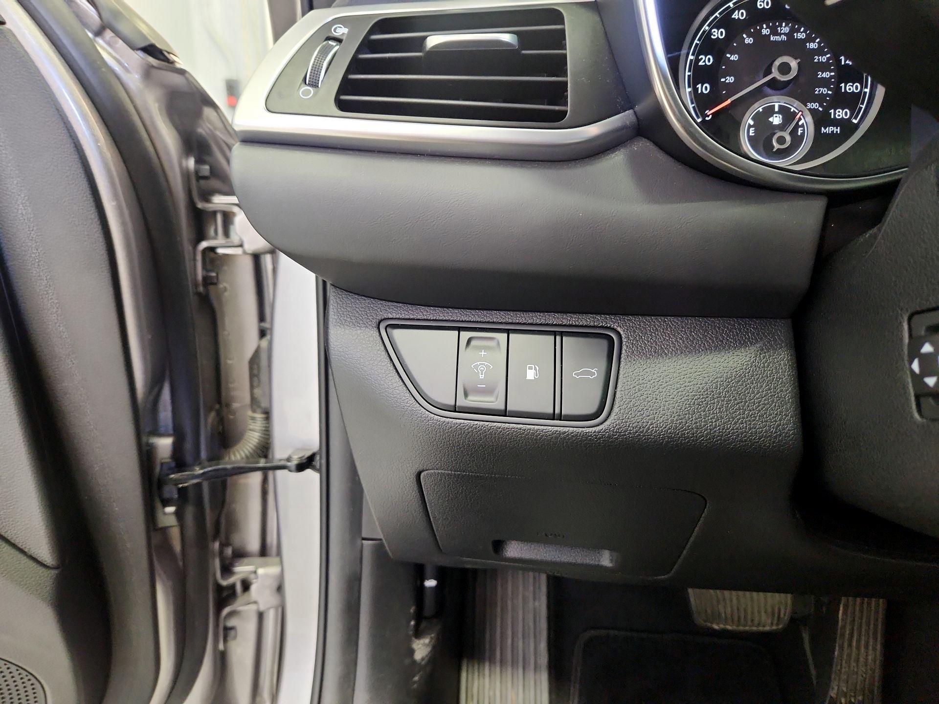 Thumbnail: 2022 Genesis G70 - 13