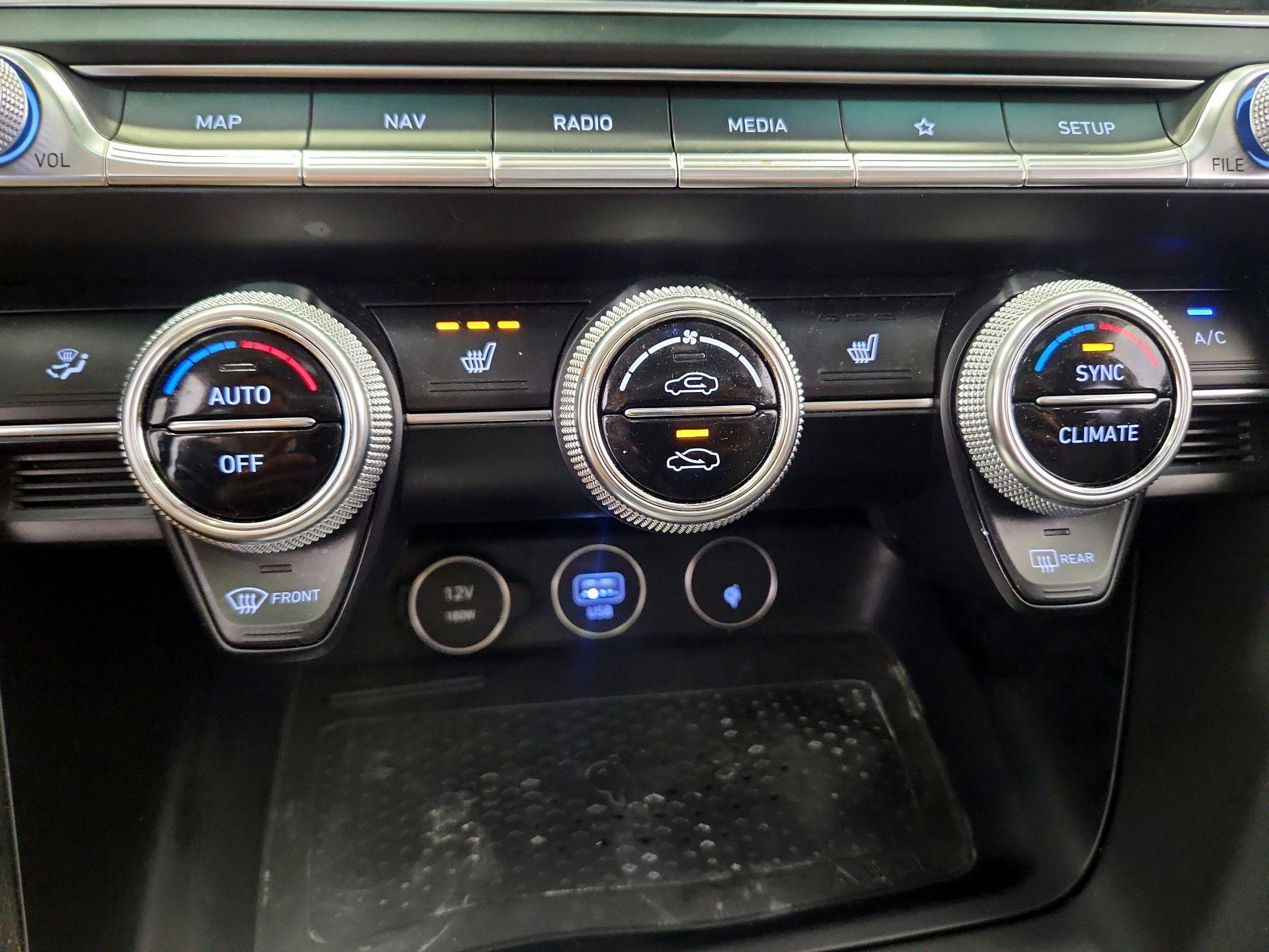 Thumbnail: 2022 Genesis G70 - 16