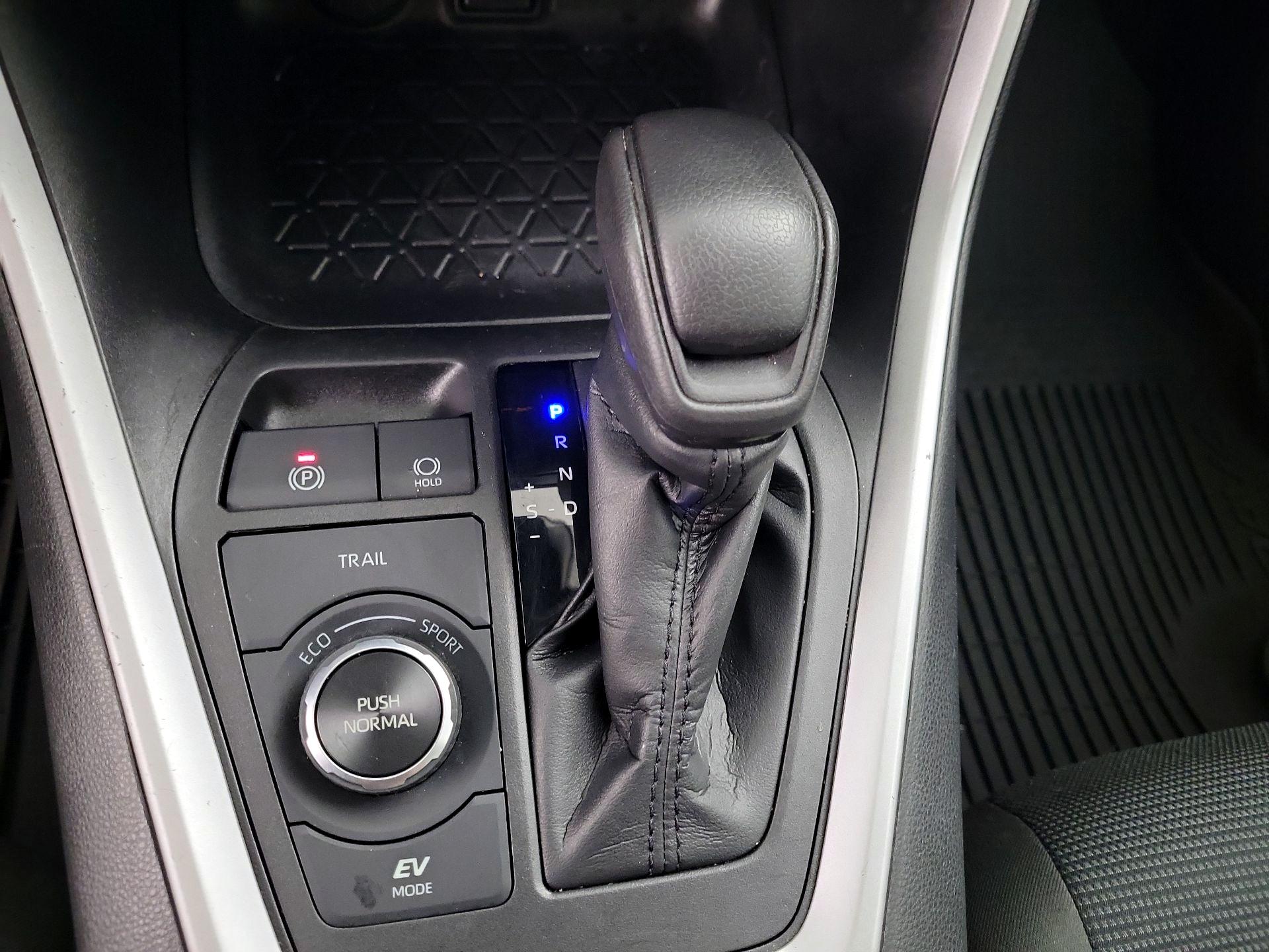 Thumbnail: 2022 Toyota RAV4 - 18