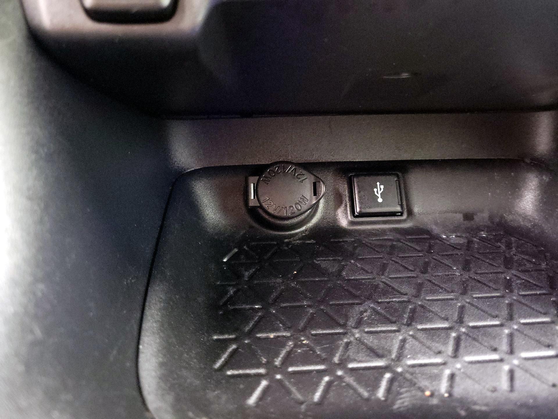 Thumbnail: 2022 Toyota RAV4 - 19