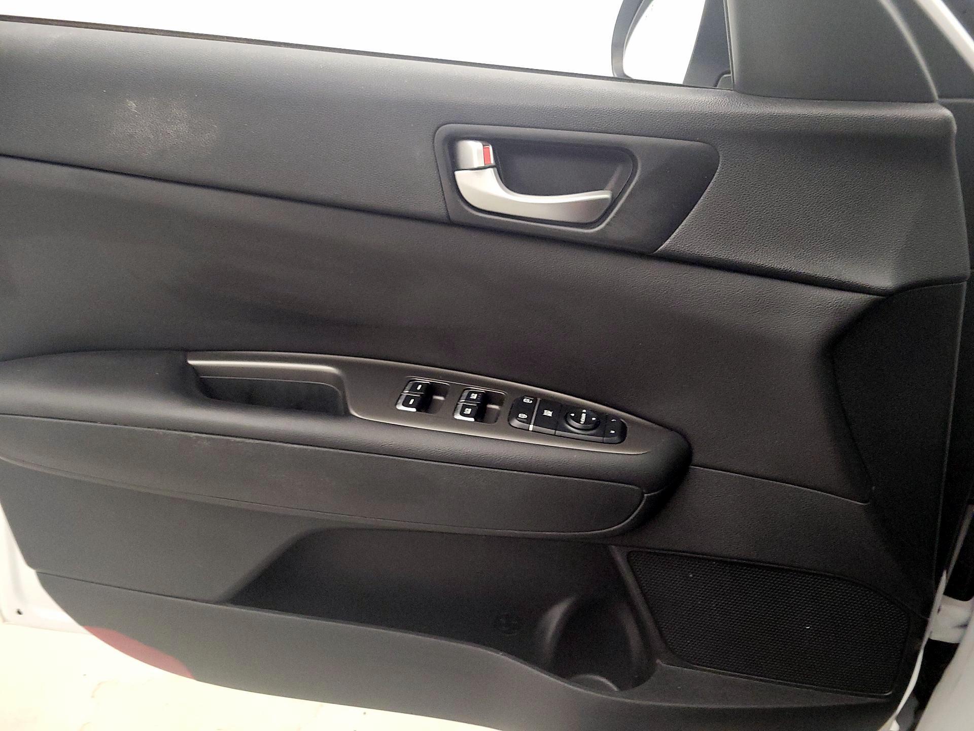 Thumbnail: 2020 Kia Optima - 12