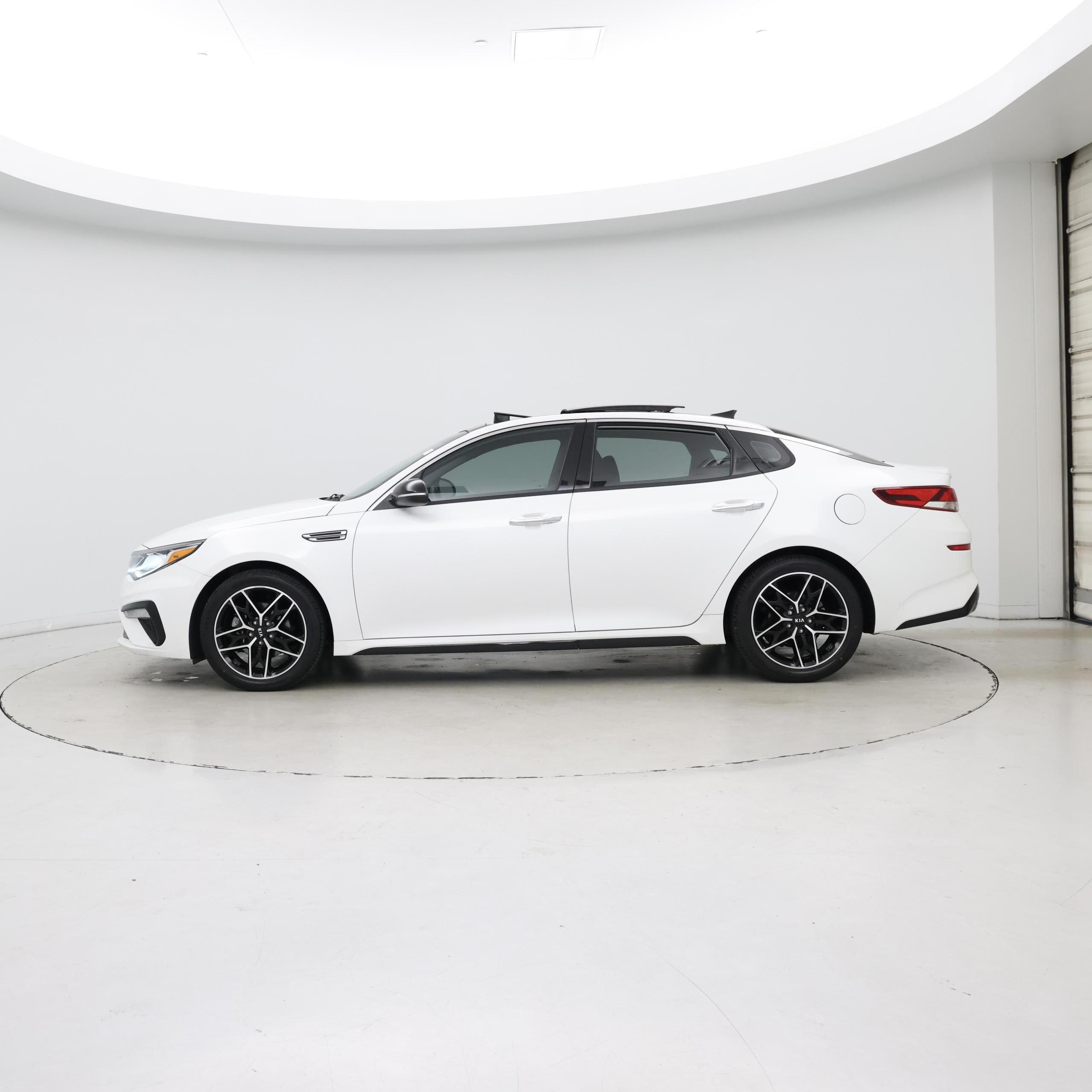 Thumbnail: 2020 Kia Optima - 3