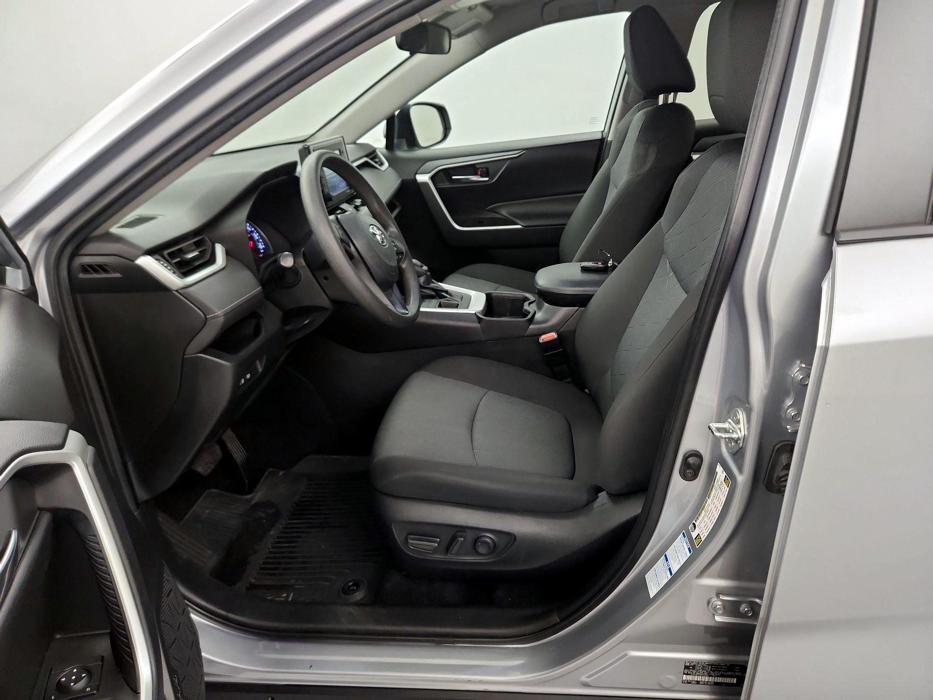 Thumbnail: 2022 Toyota RAV4 - 11