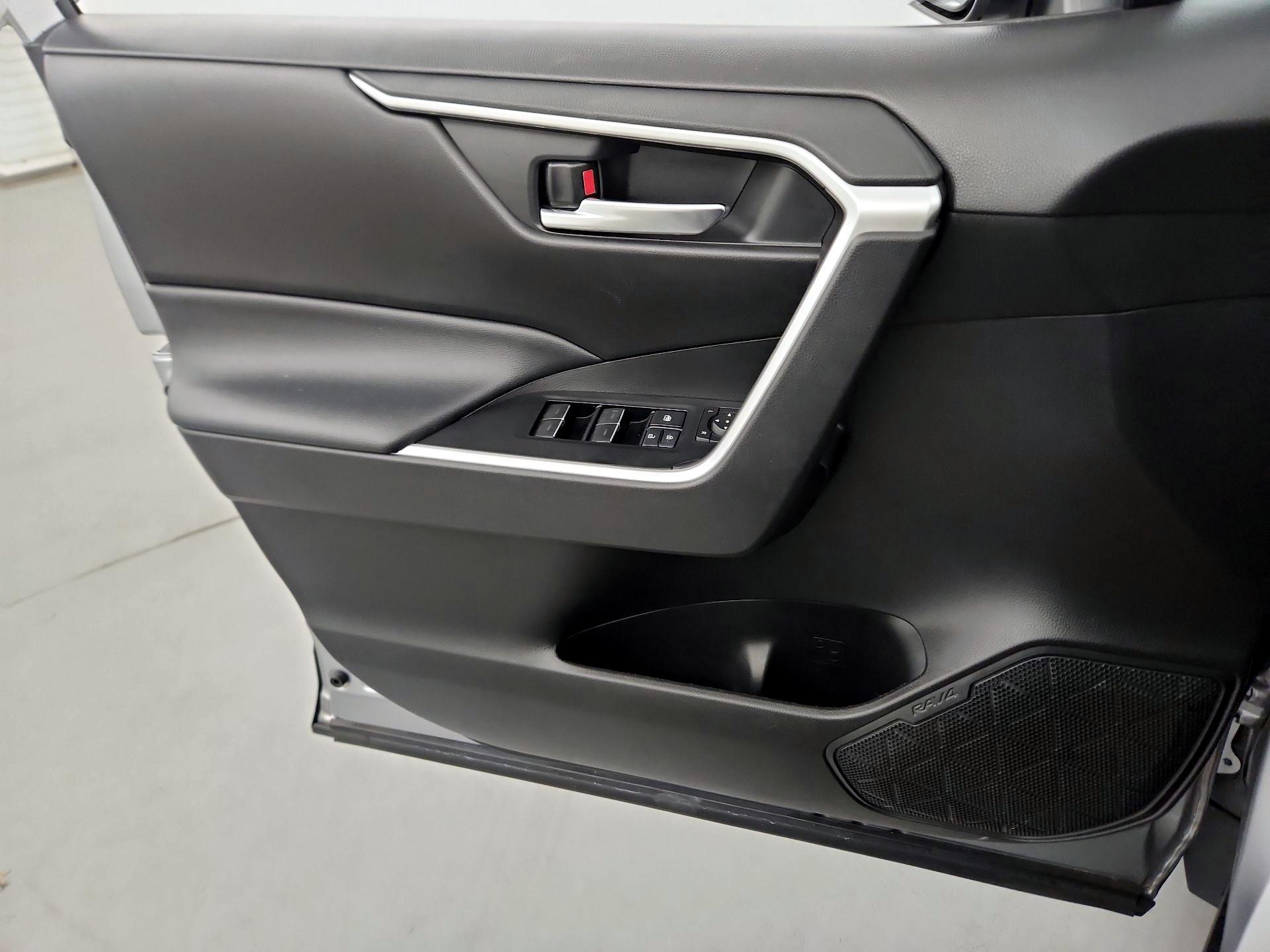 Thumbnail: 2022 Toyota RAV4 - 12