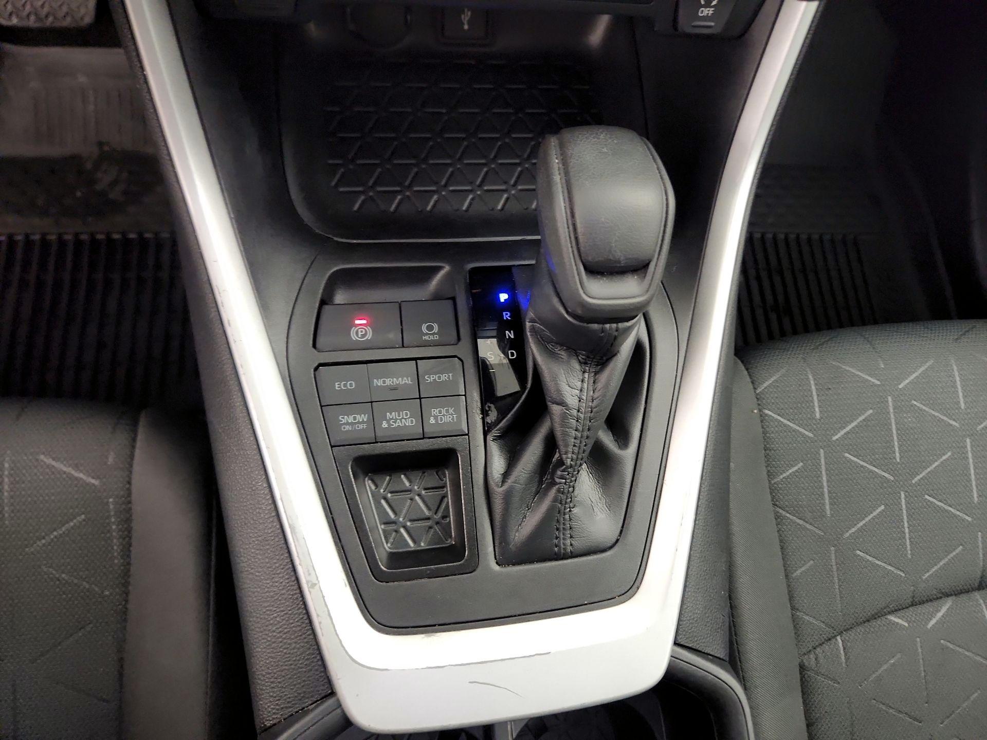 Thumbnail: 2022 Toyota RAV4 - 18