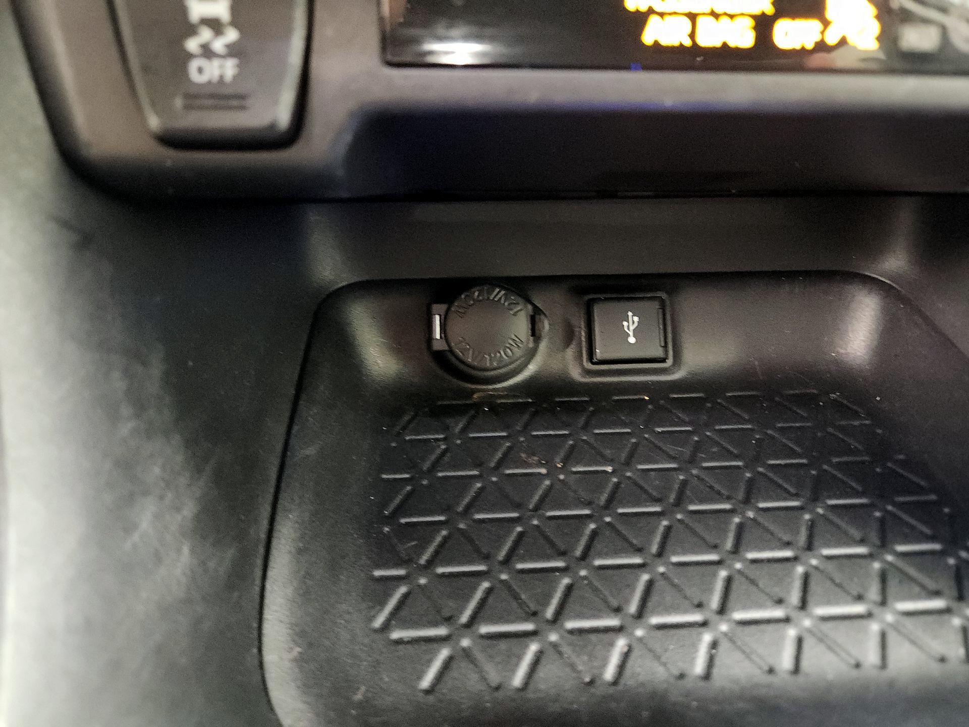 Thumbnail: 2022 Toyota RAV4 - 19