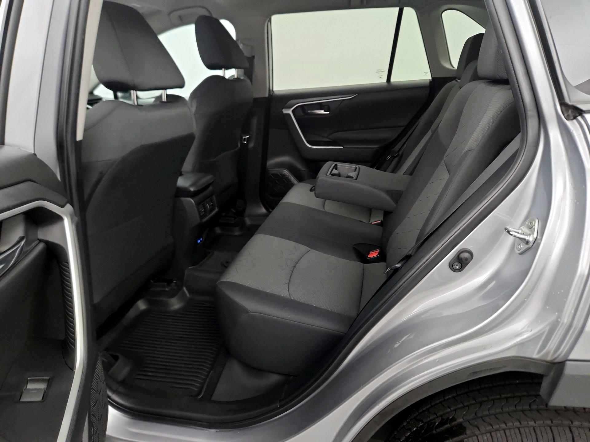 Thumbnail: 2022 Toyota RAV4 - 20