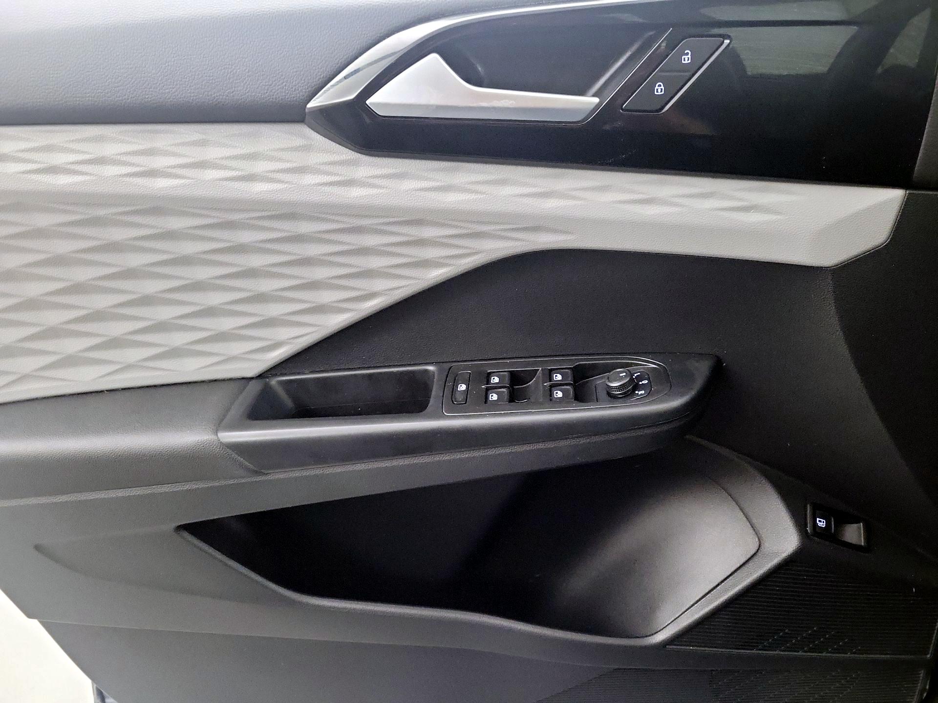 Thumbnail: 2023 Volkswagen Taos - 12