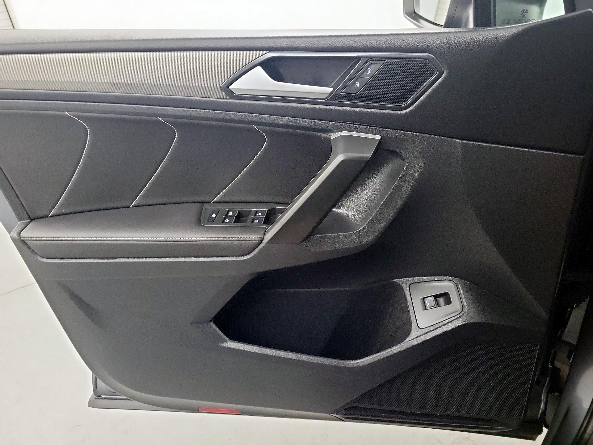 Thumbnail: 2024 Volkswagen Tiguan - 12