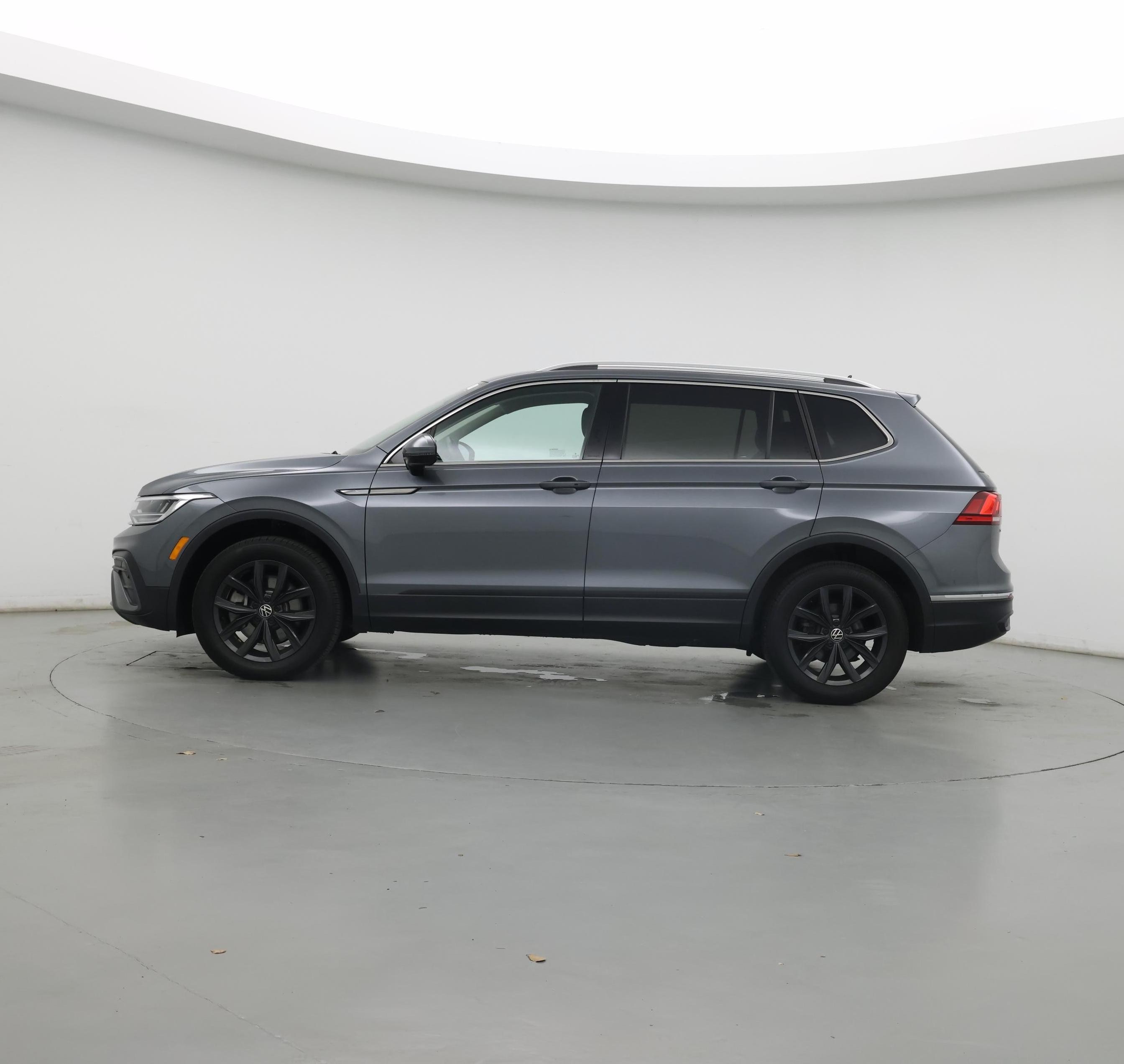 Thumbnail: 2024 Volkswagen Tiguan - 3