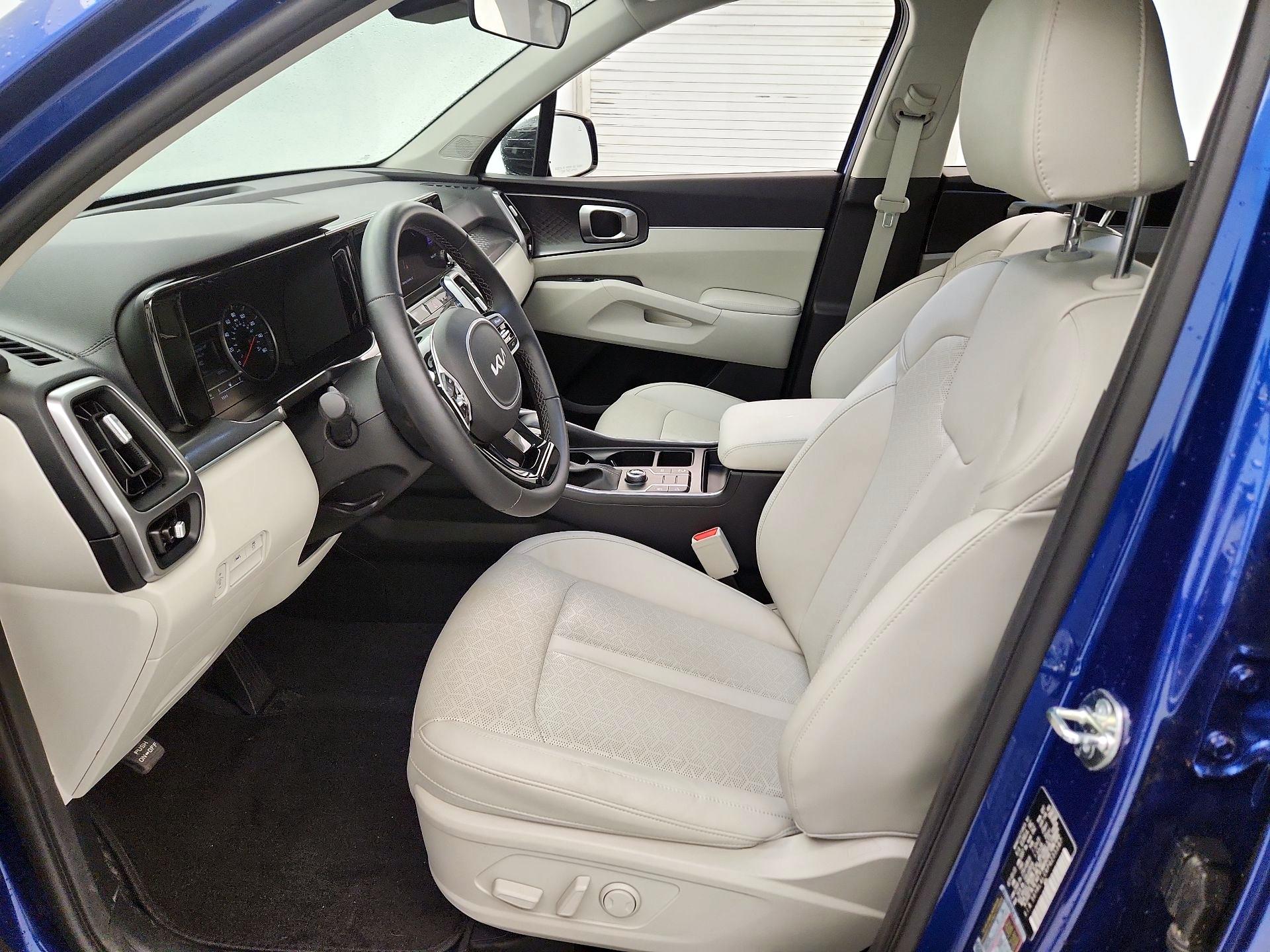 Thumbnail: 2023 Kia Sorento - 11