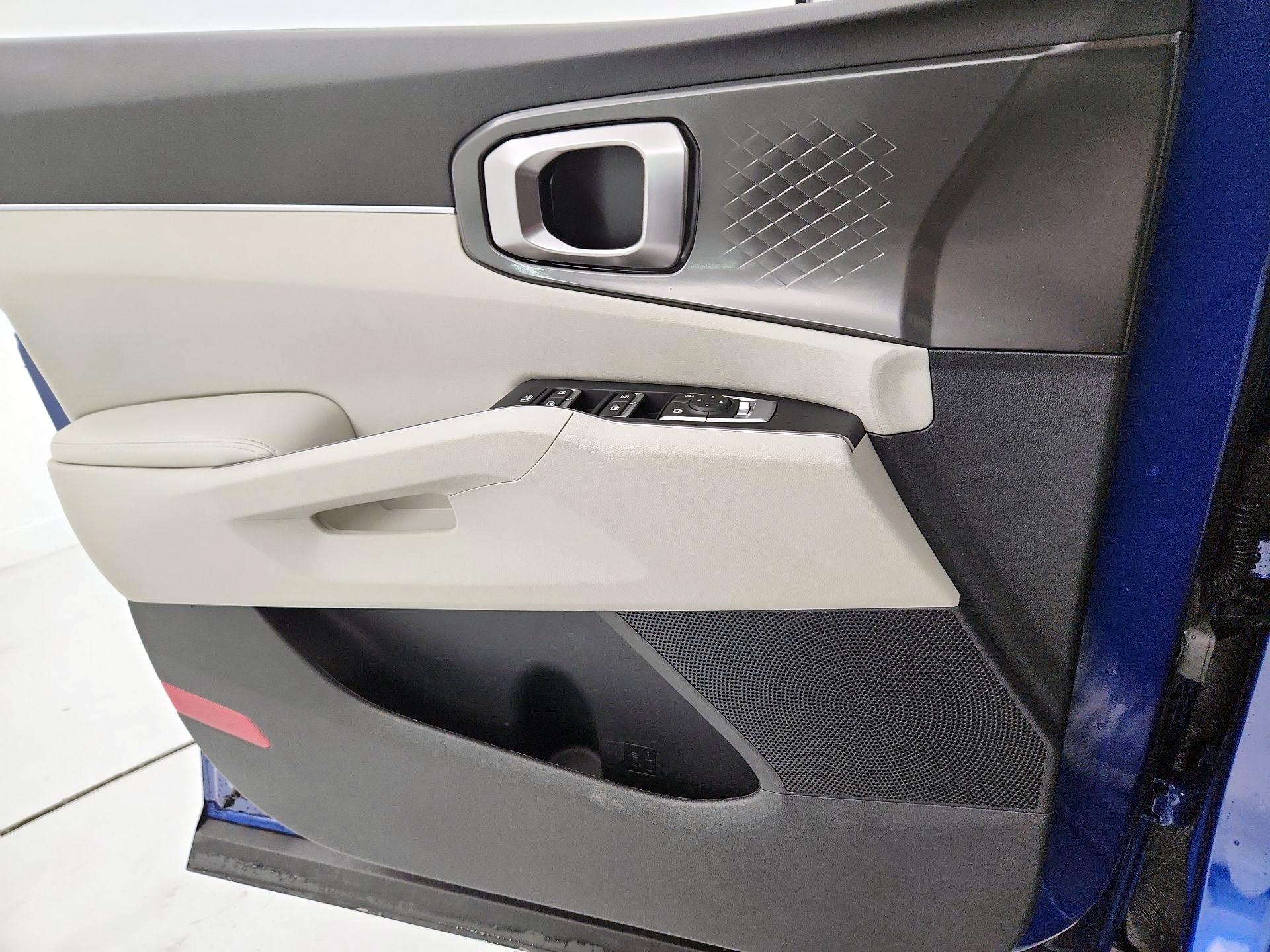 Thumbnail: 2023 Kia Sorento - 12