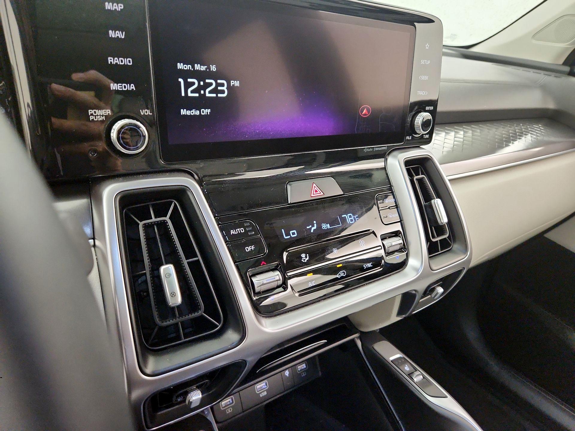 Thumbnail: 2023 Kia Sorento - 17