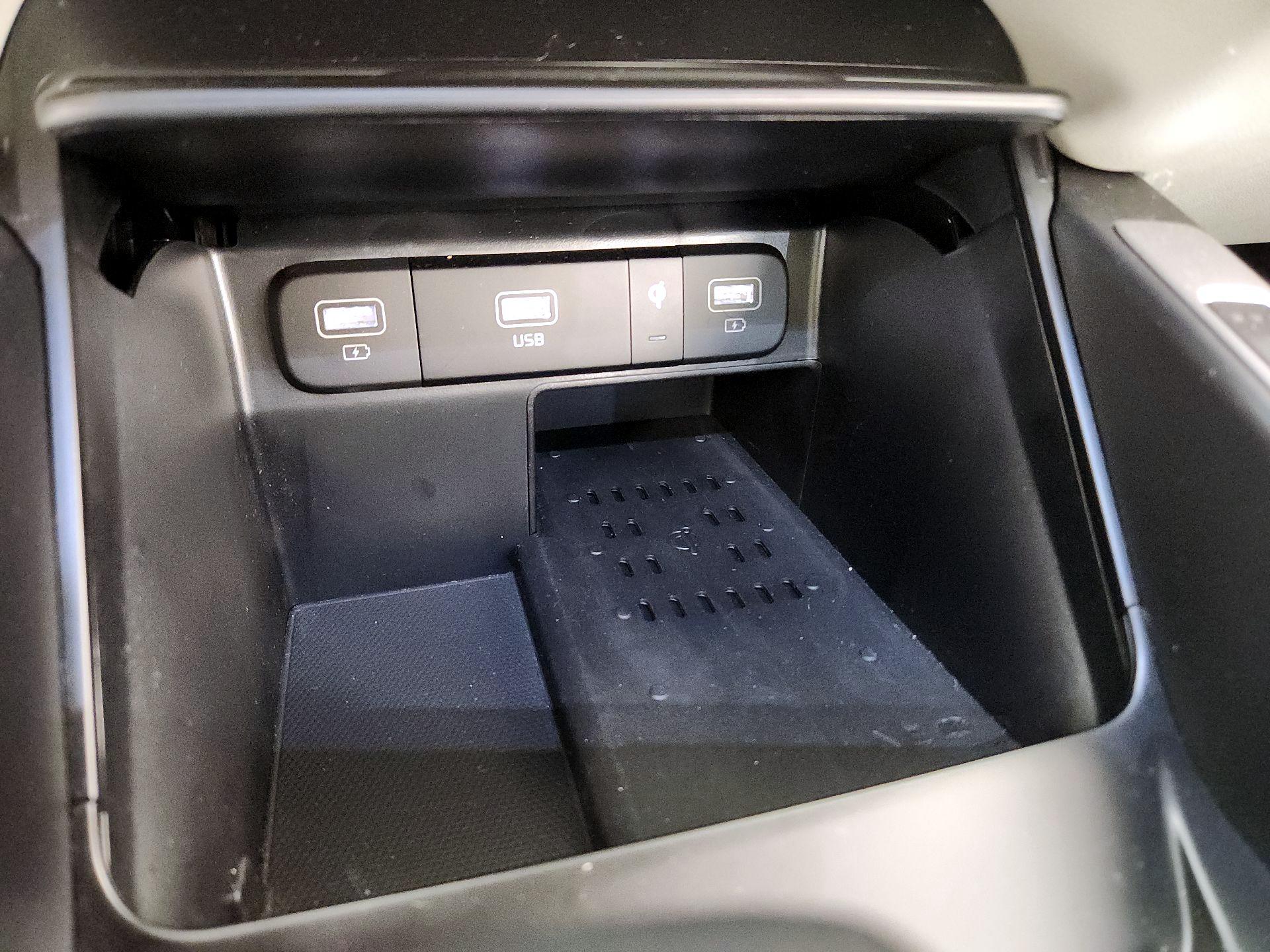 Thumbnail: 2023 Kia Sorento - 19