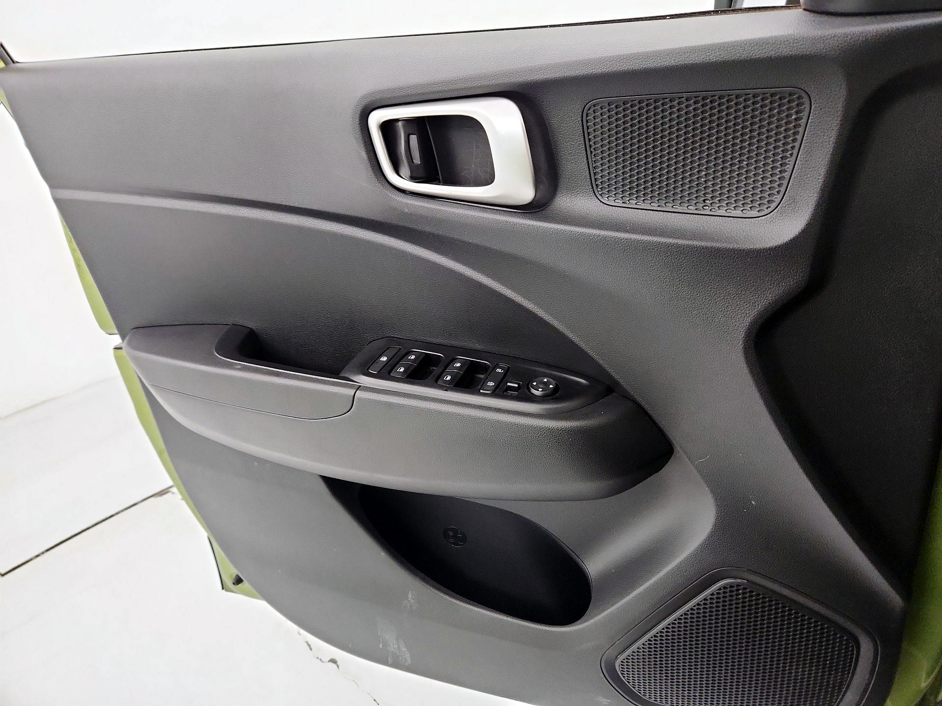 Thumbnail: 2022 Hyundai Venue - 12