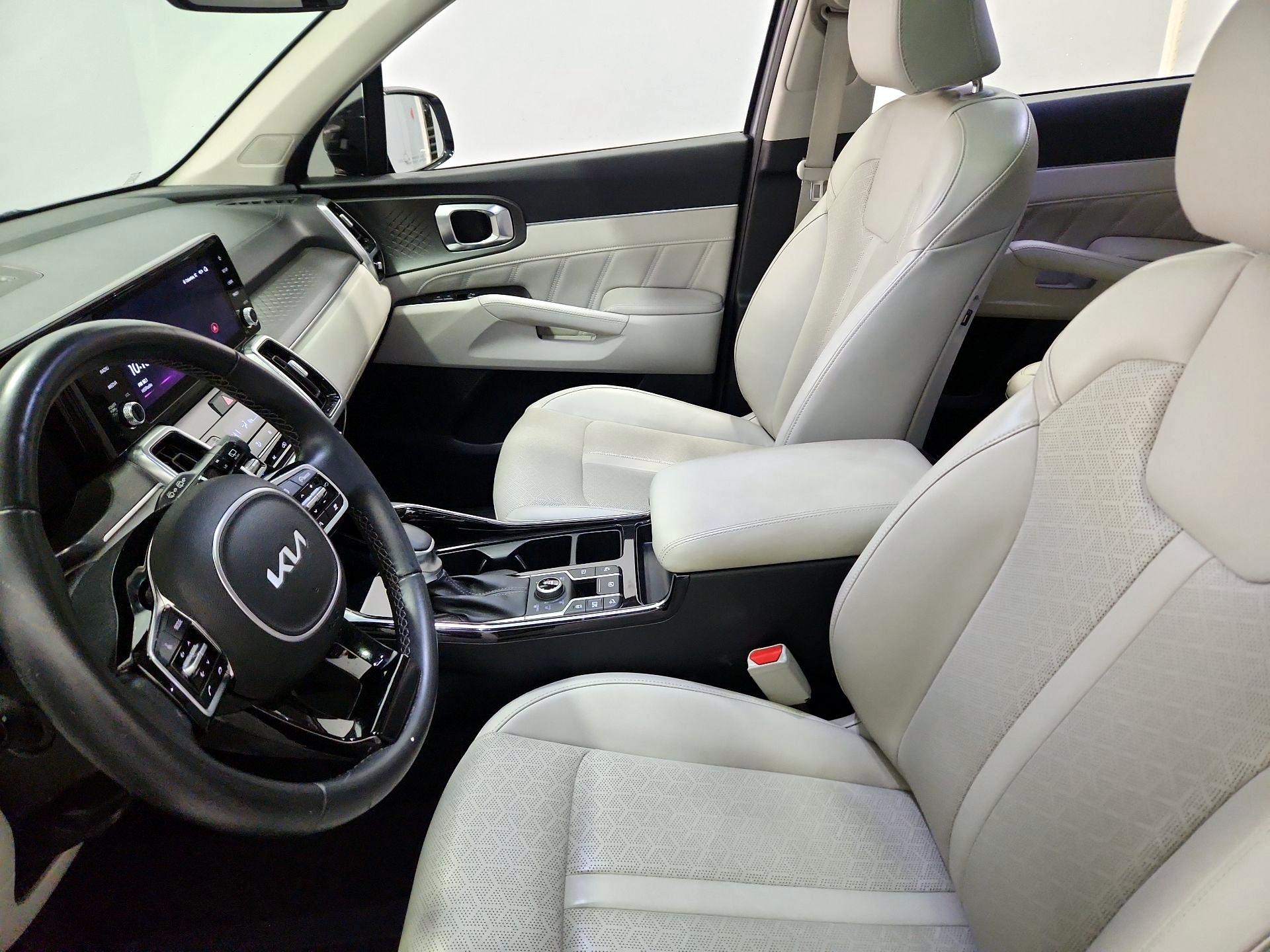 Thumbnail: 2023 Kia Sorento - 11