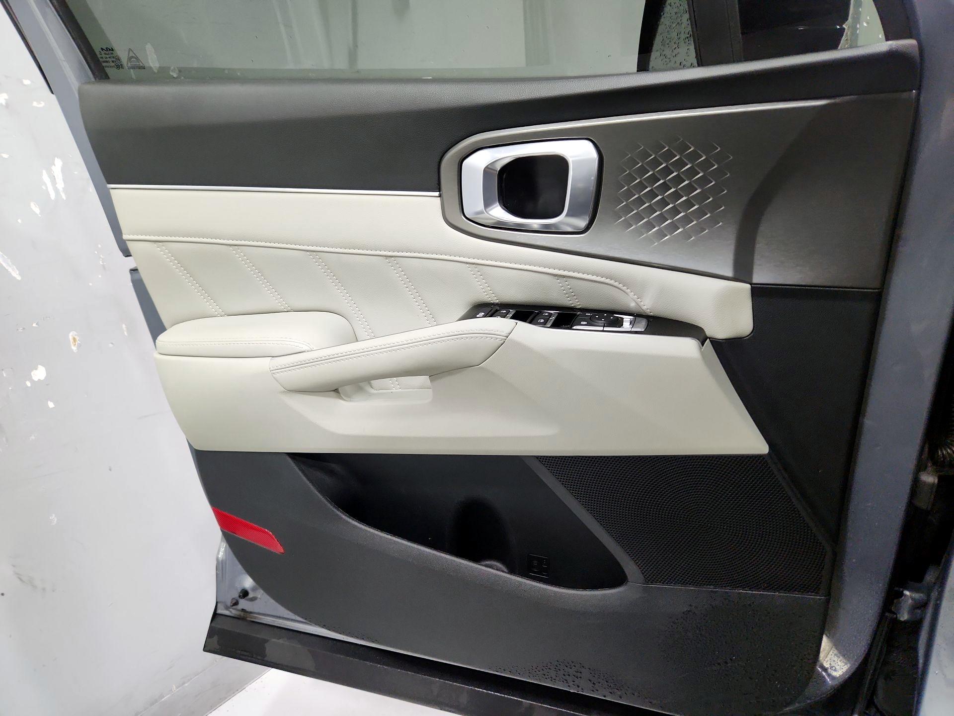 Thumbnail: 2023 Kia Sorento - 12