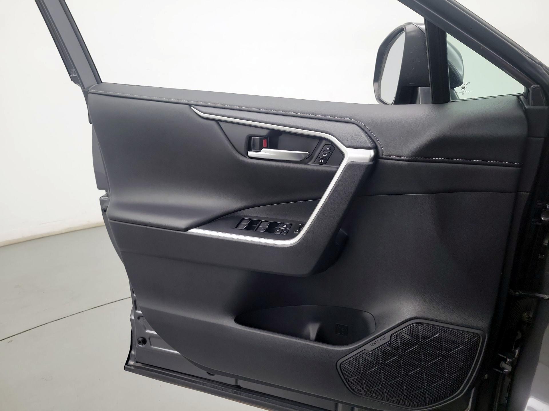 Thumbnail: 2022 Toyota RAV4 - 12