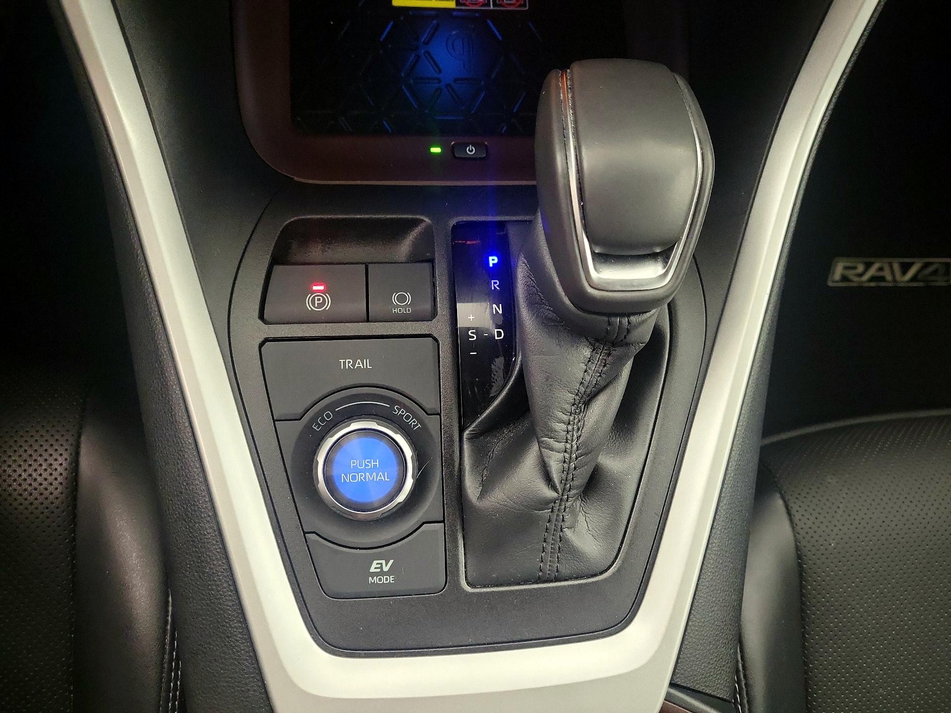 Thumbnail: 2022 Toyota RAV4 - 17