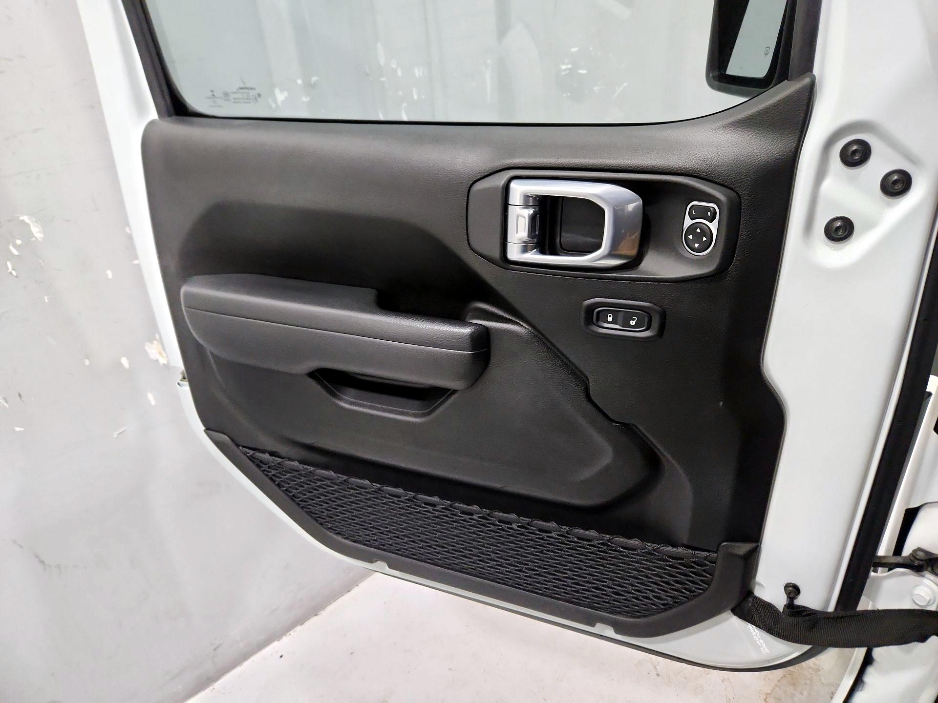 Thumbnail: 2023 Jeep Gladiator - 12