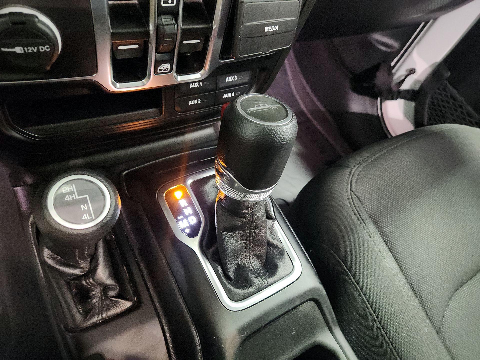 Thumbnail: 2023 Jeep Gladiator - 17