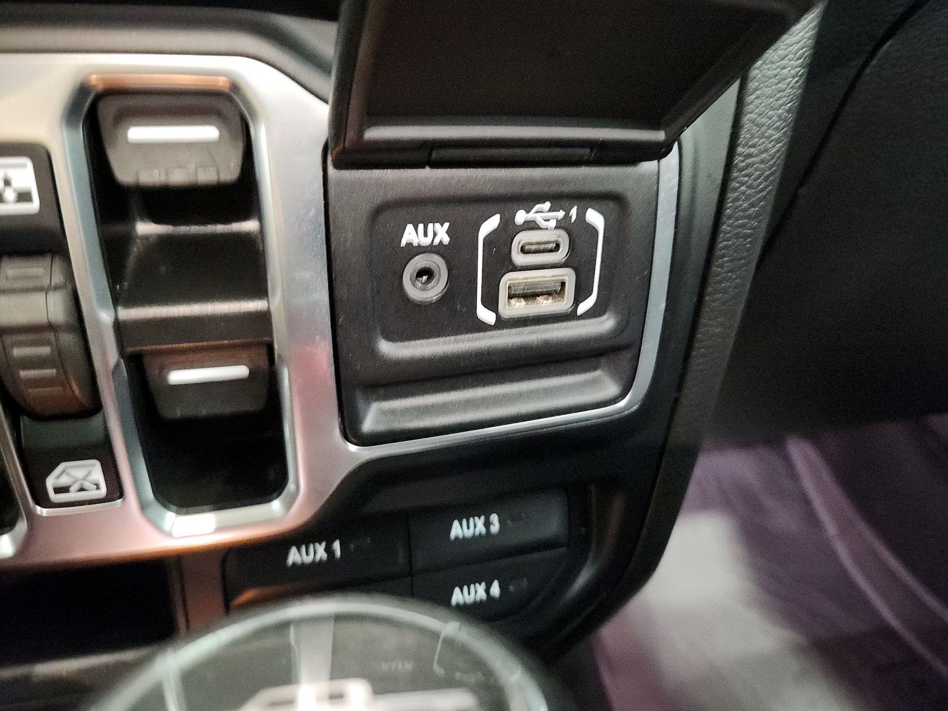 Thumbnail: 2023 Jeep Gladiator - 18