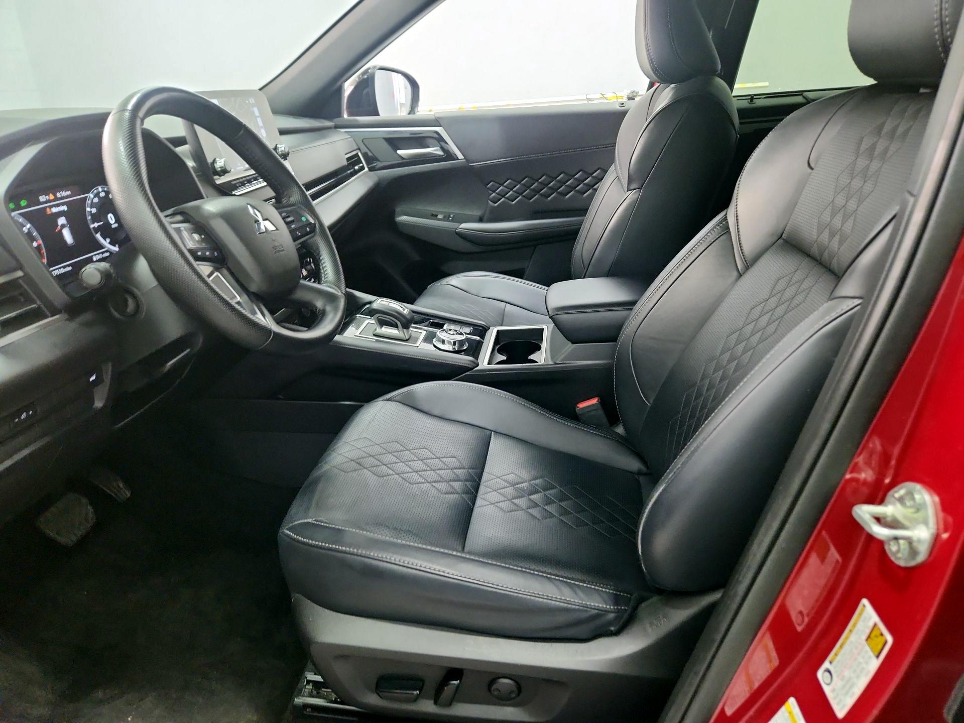 Thumbnail: 2024 Mitsubishi Outlander - 11