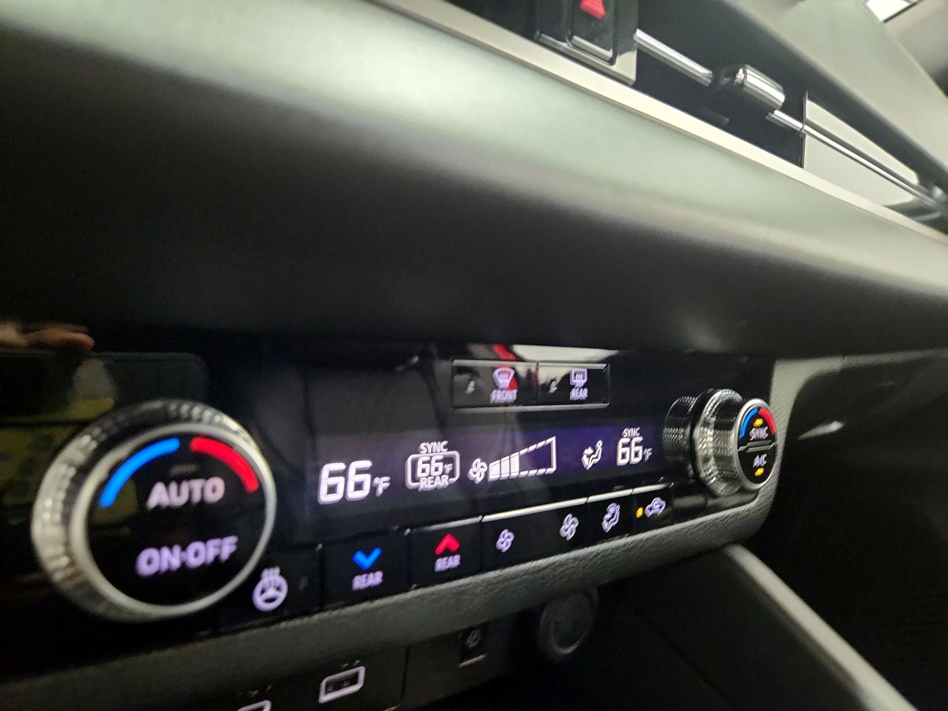 Thumbnail: 2024 Mitsubishi Outlander - 15