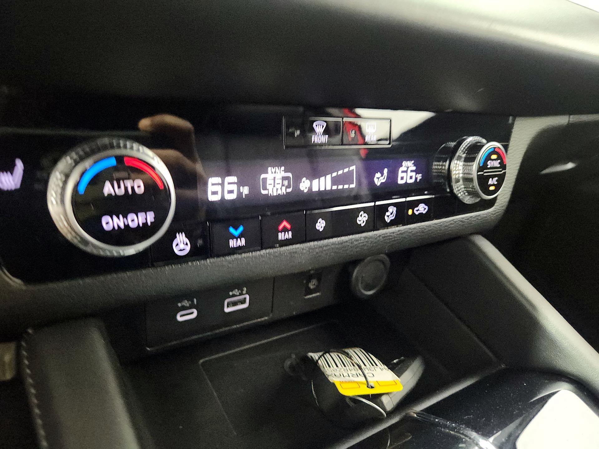 Thumbnail: 2024 Mitsubishi Outlander - 16