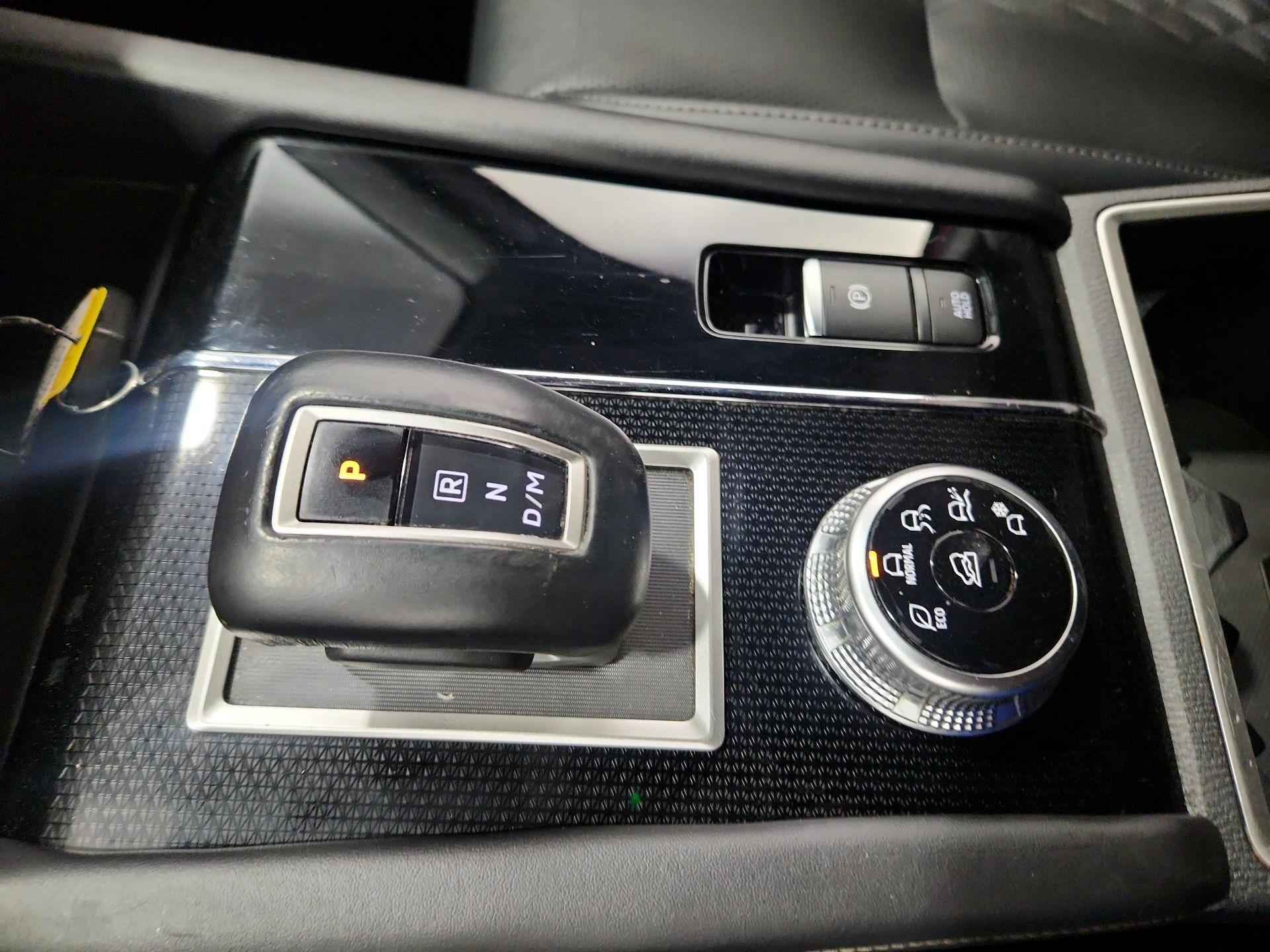 Thumbnail: 2024 Mitsubishi Outlander - 17