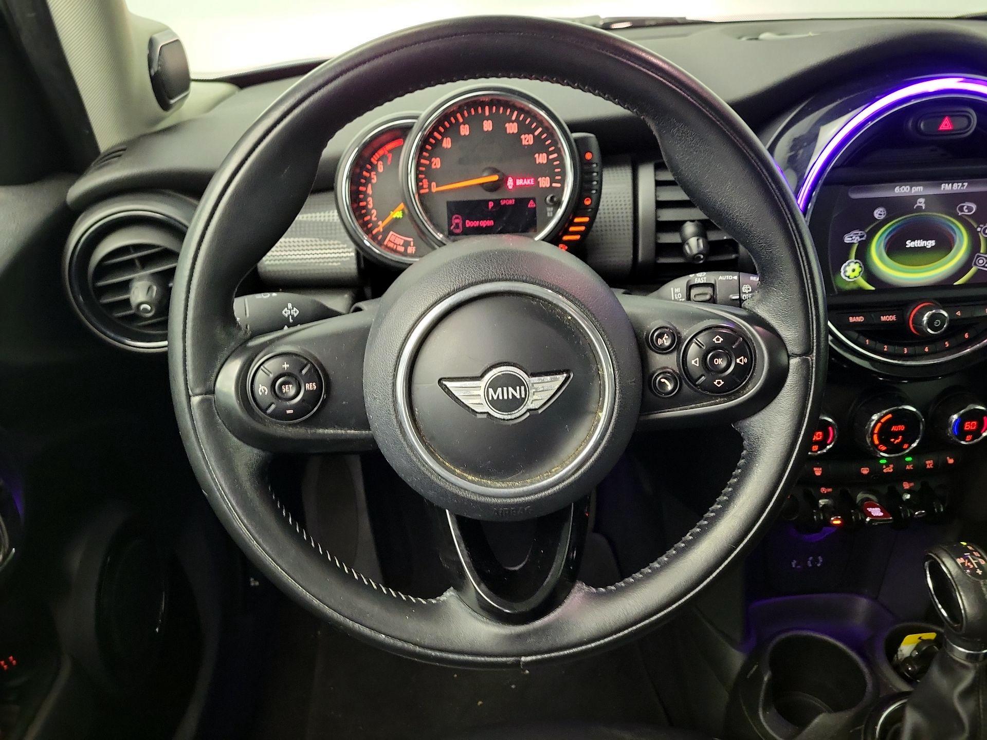 Thumbnail: 2015 MINI Cooper Hardtop - 10