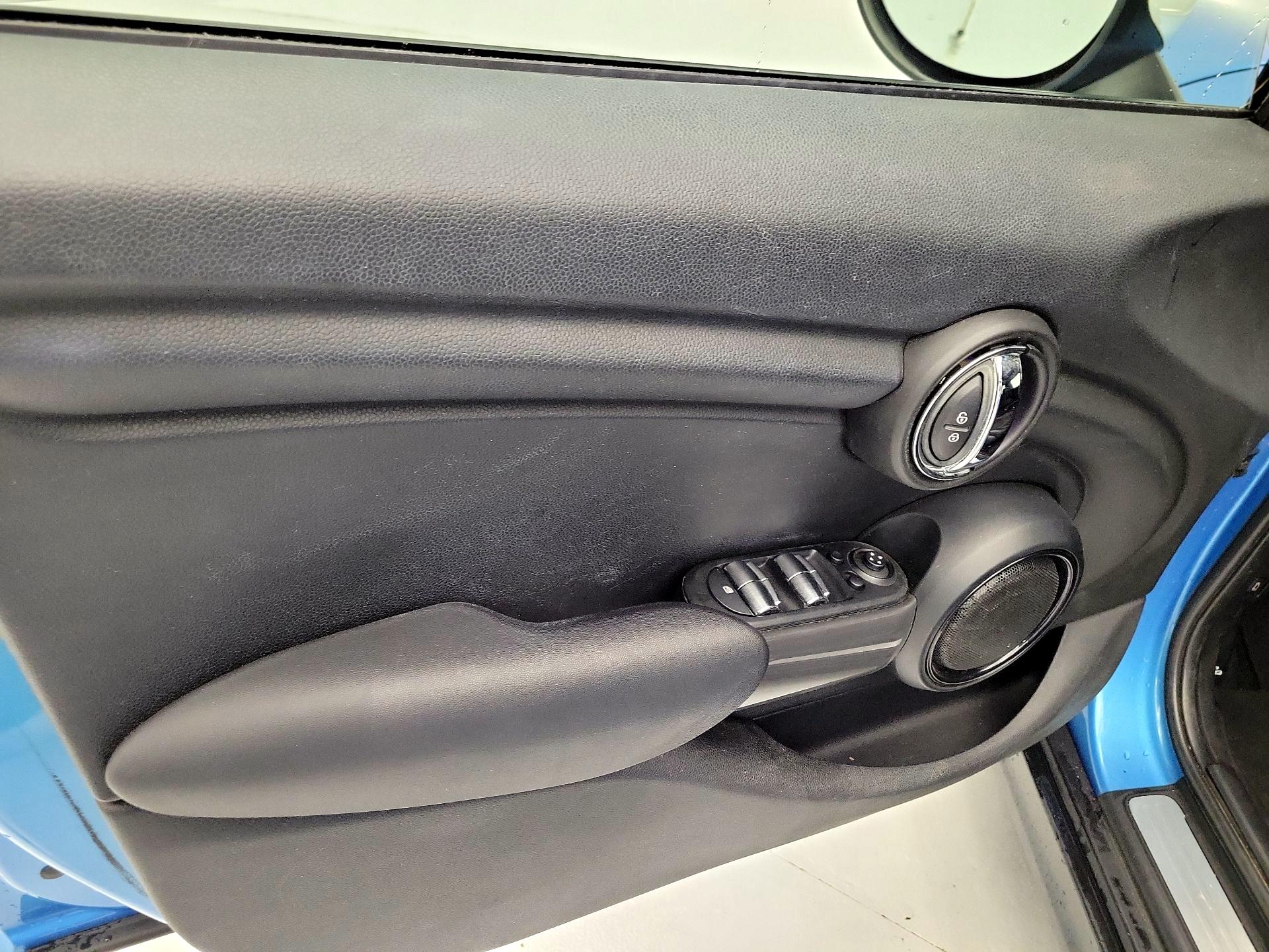 Thumbnail: 2015 MINI Cooper Hardtop - 12