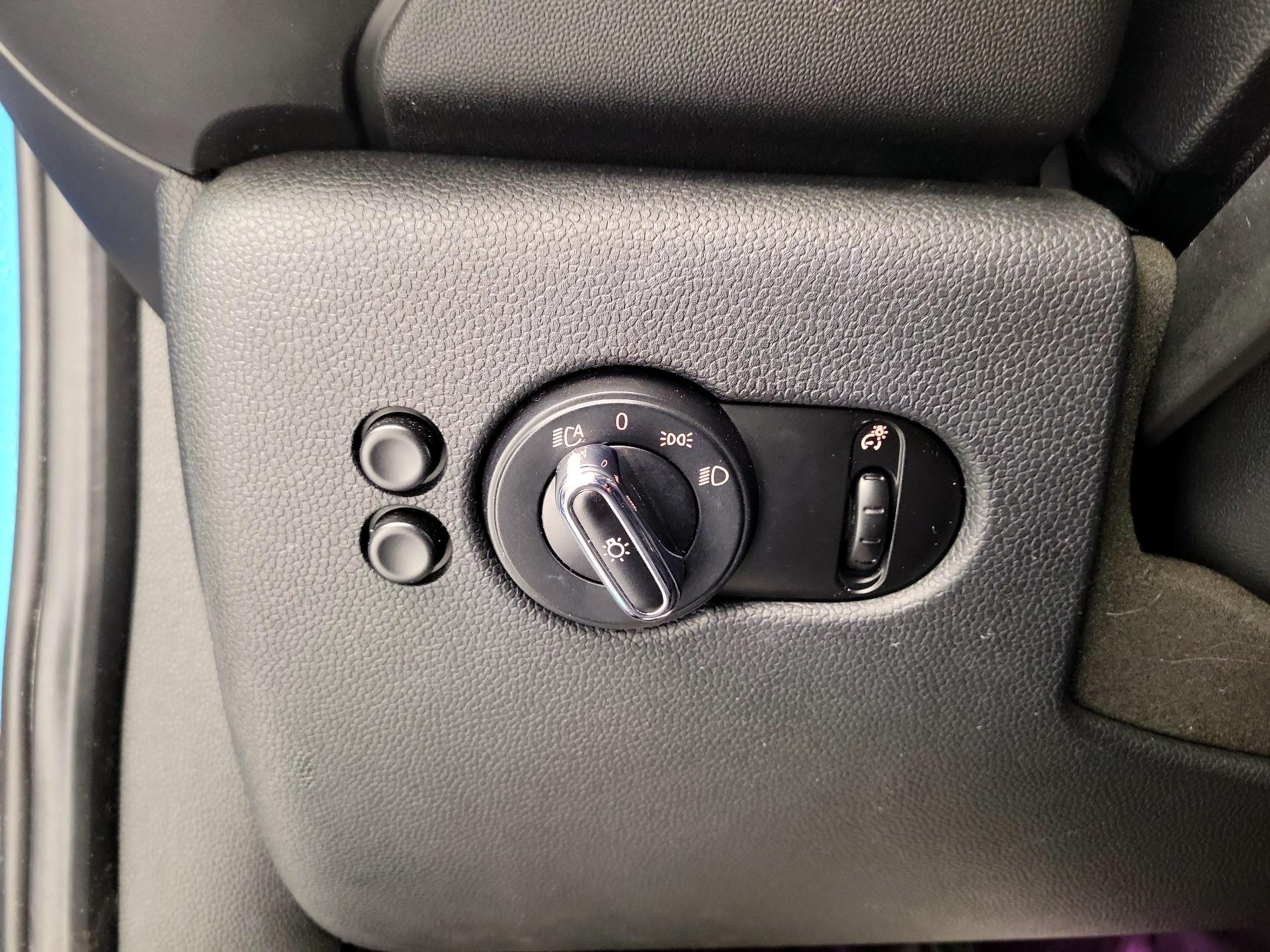 Thumbnail: 2015 MINI Cooper Hardtop - 13